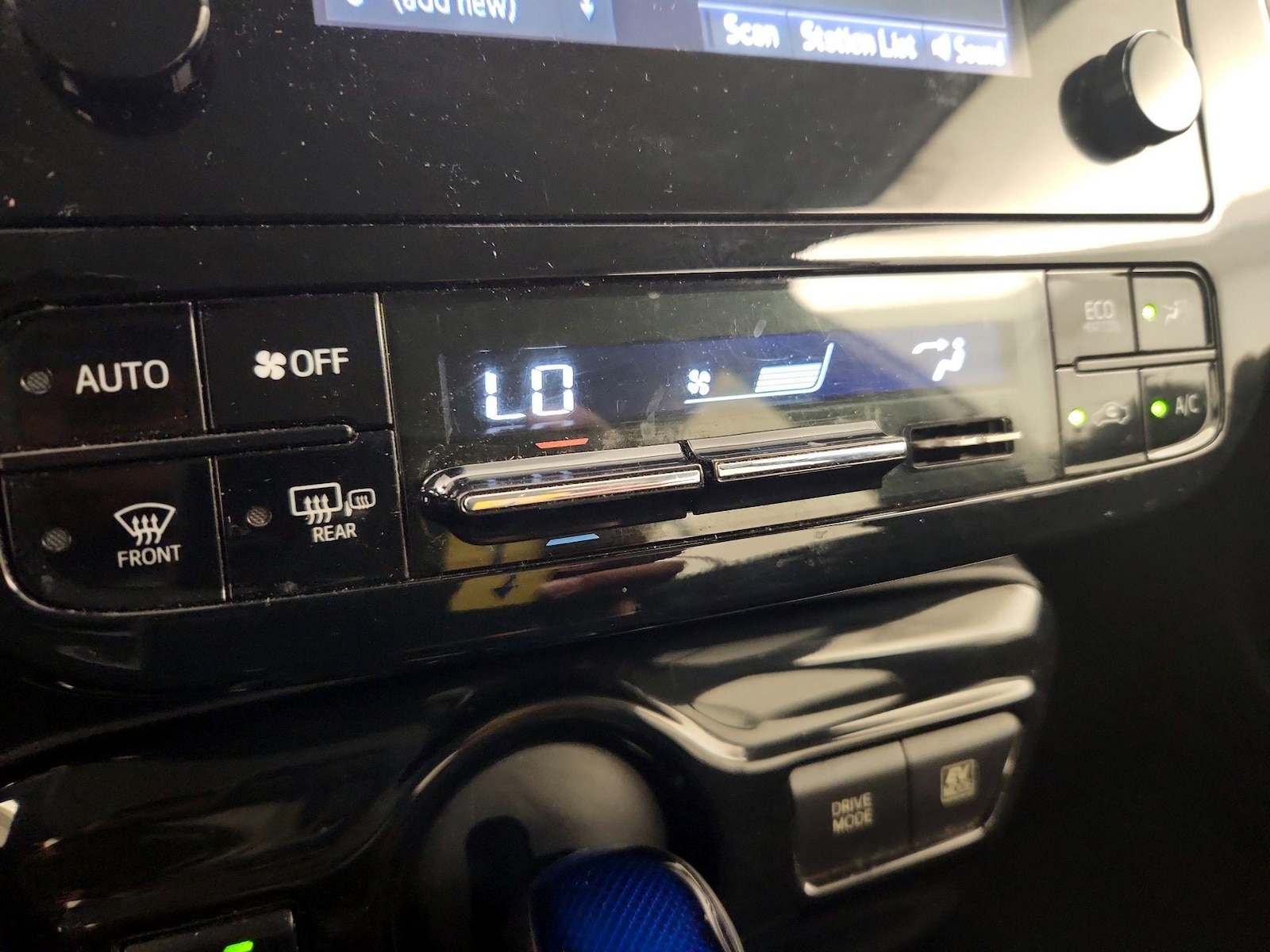 2017 Toyota Prius One - Photo 17
