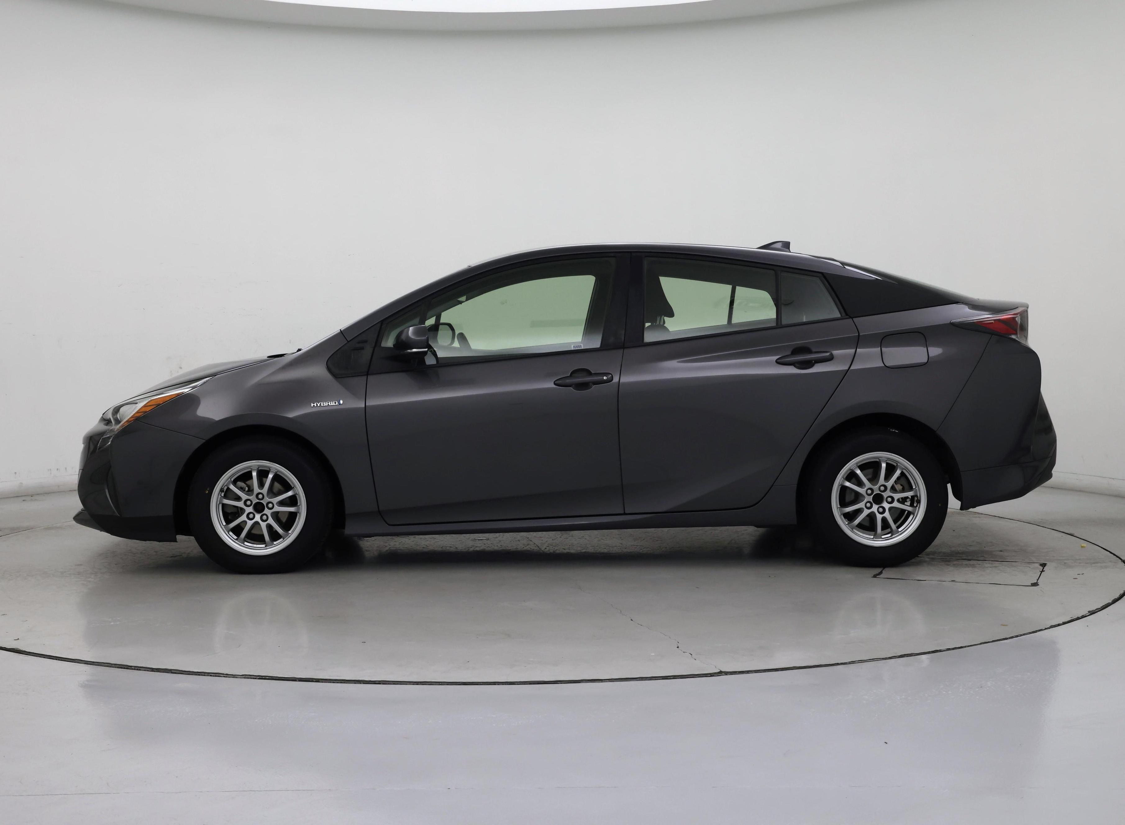 Thumbnail: 2017 Toyota Prius - 3