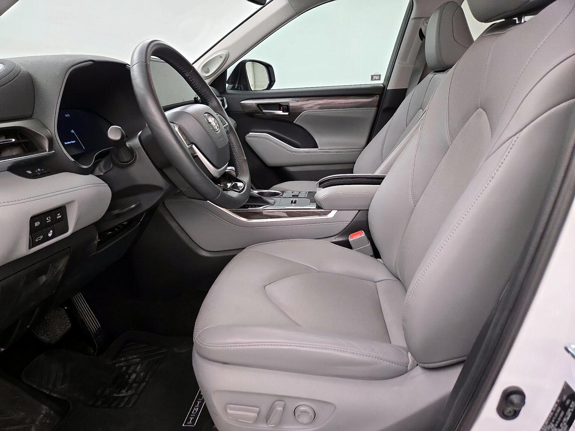 Thumbnail: 2023 Toyota Highlander - 11