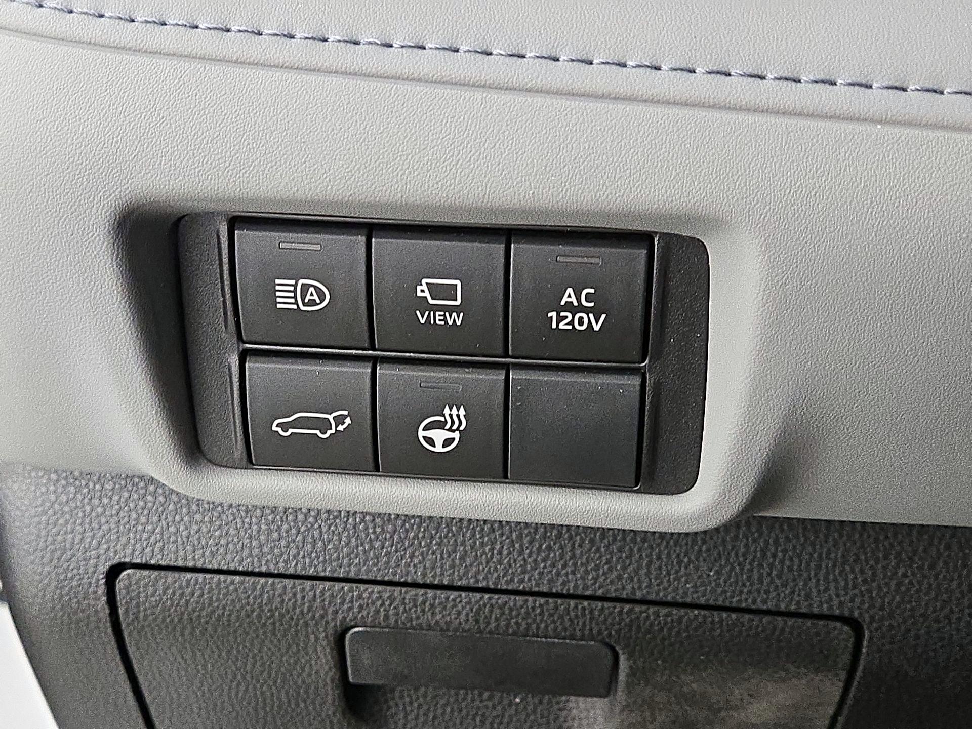 Thumbnail: 2023 Toyota Highlander - 13