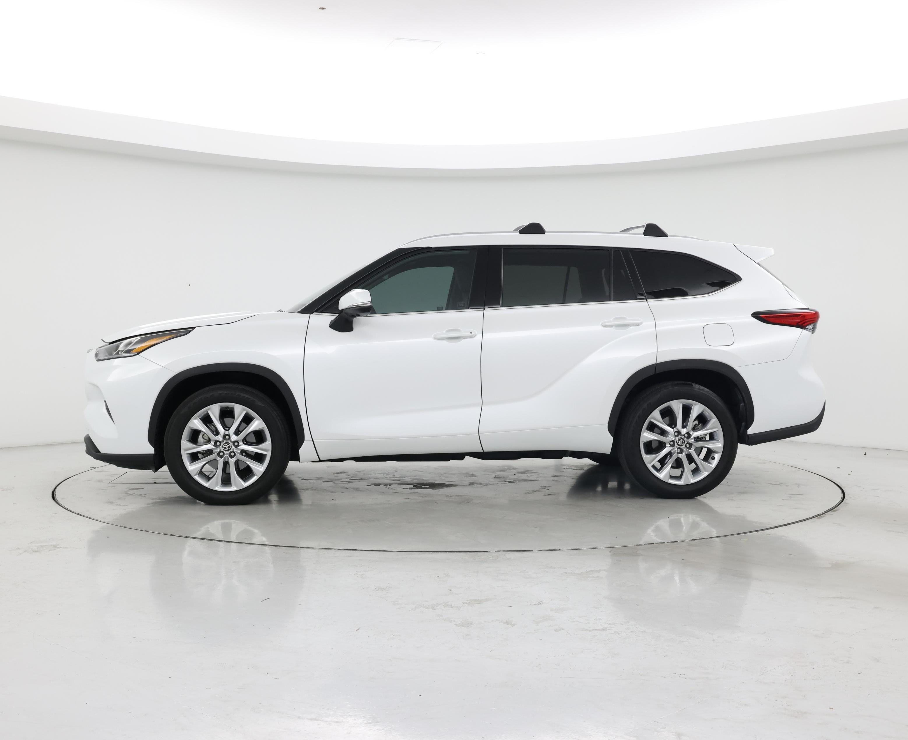 Thumbnail: 2023 Toyota Highlander - 3