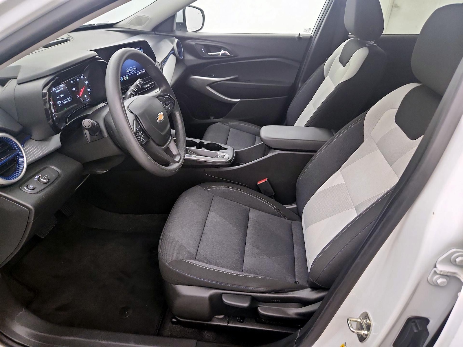 2024 Chevrolet Trax LS - Photo 12