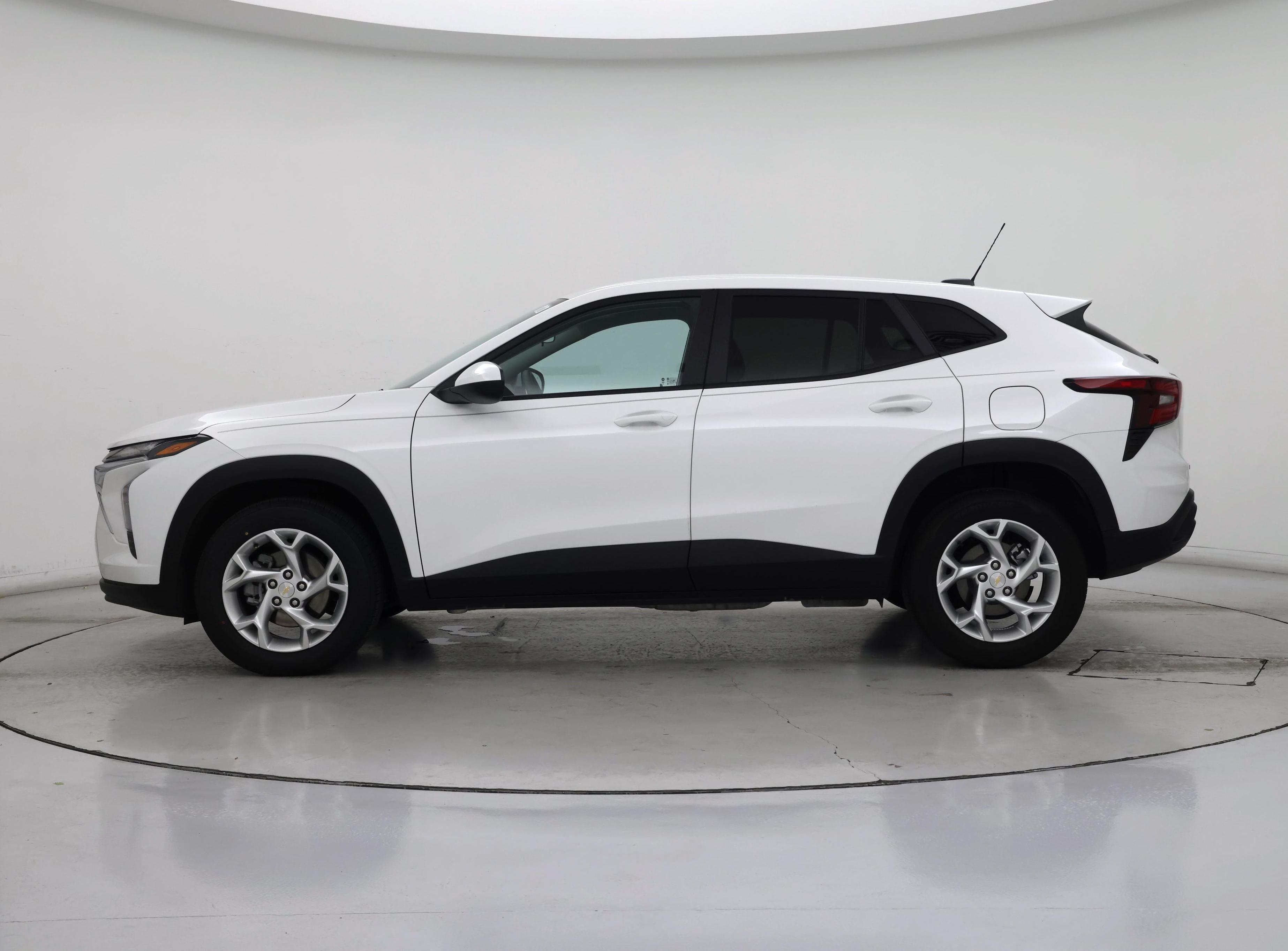 Thumbnail: 2024 Chevrolet Trax - 3