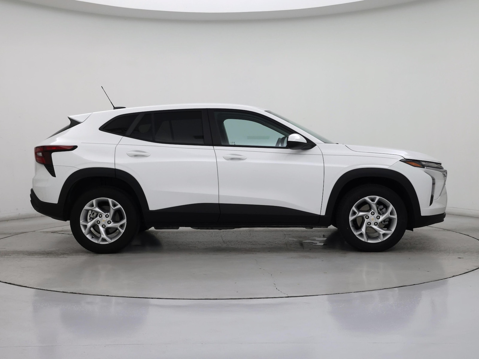 2024 Chevrolet Trax LS - Photo 8