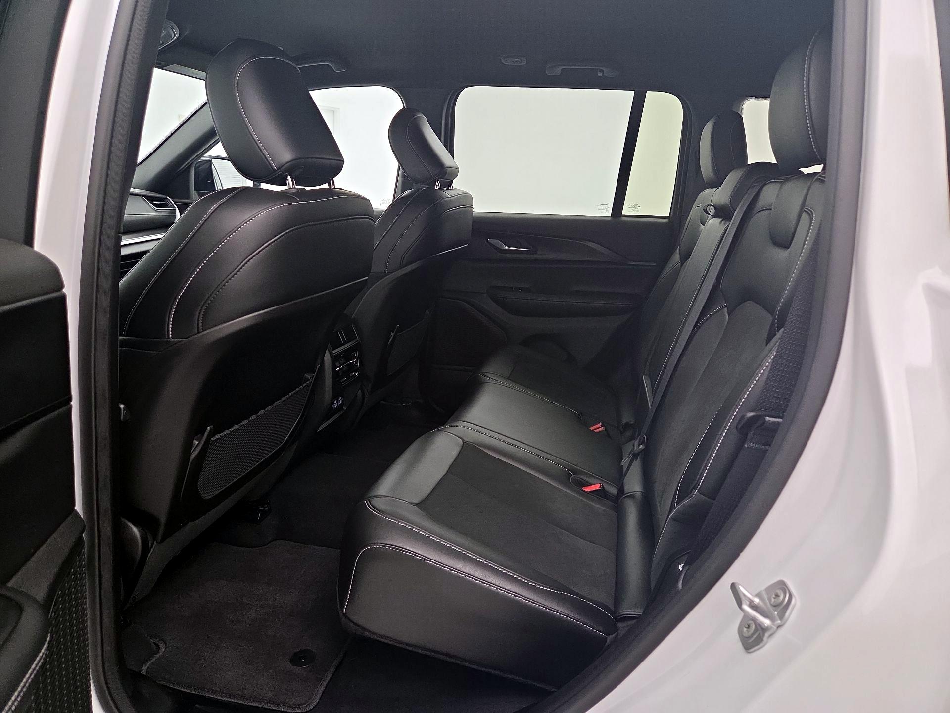 Thumbnail: 2025 Jeep Grand Cherokee - 19