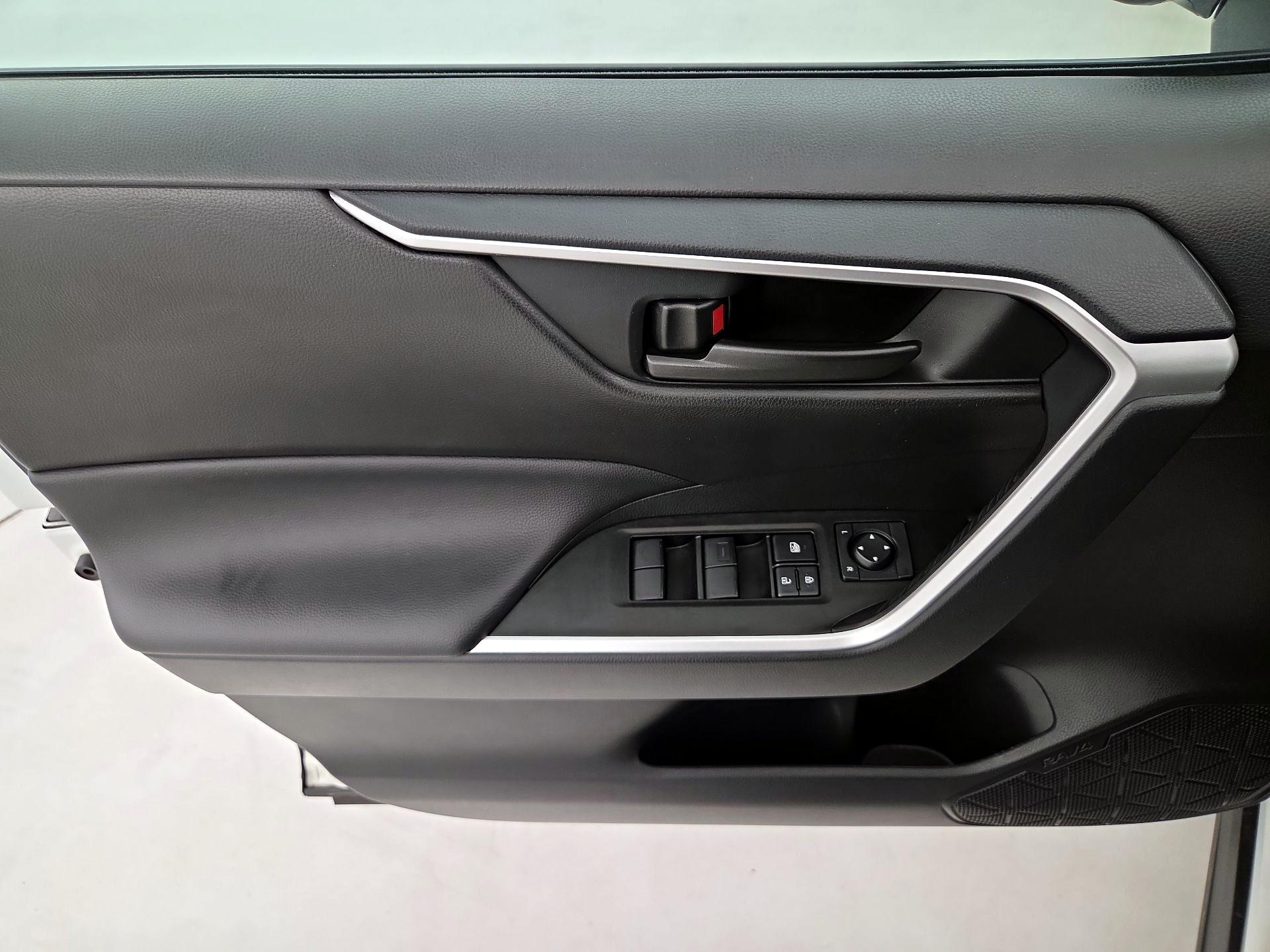 Thumbnail: 2025 Toyota RAV4 - 12
