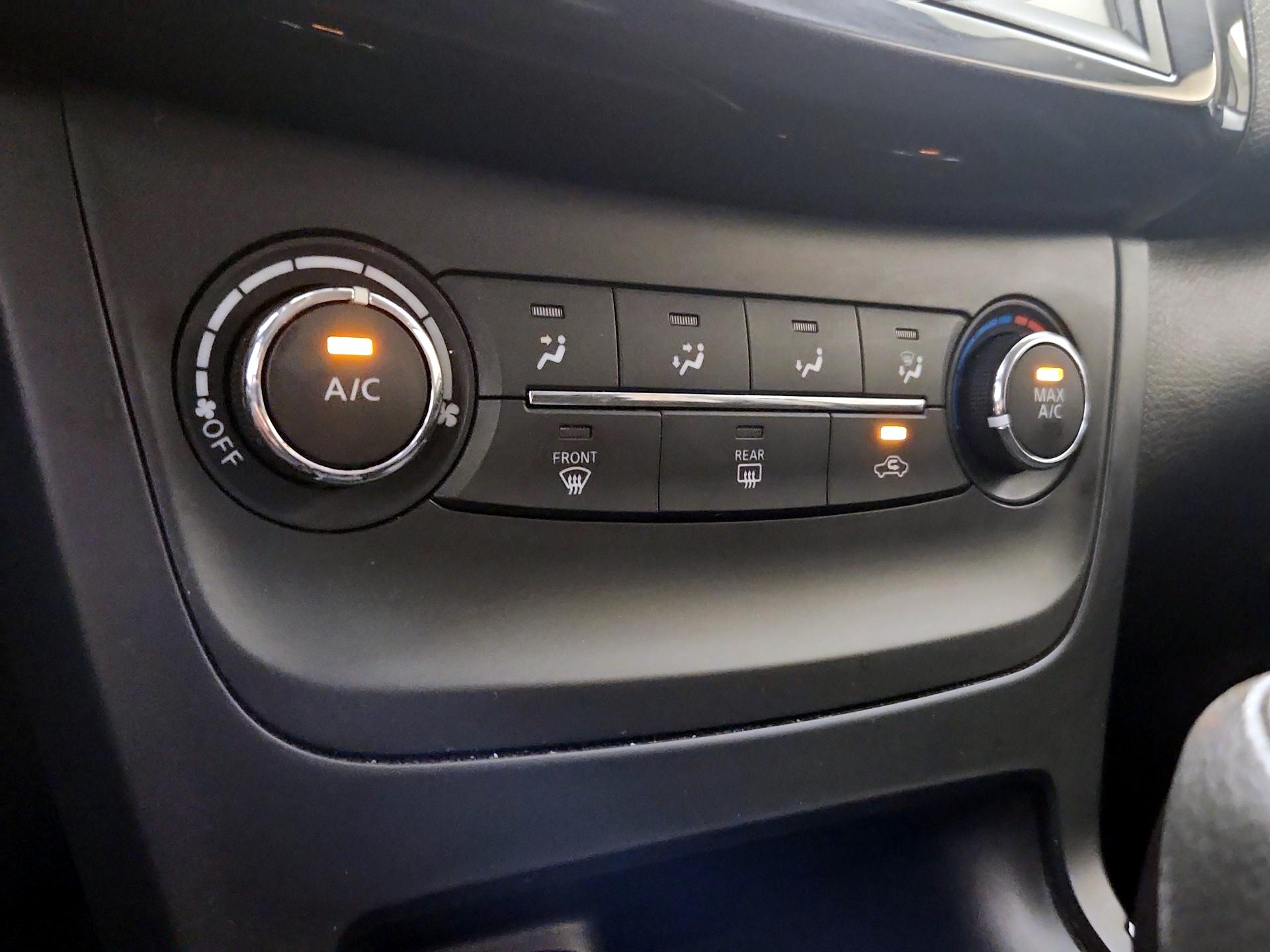 Thumbnail: 2019 Nissan Sentra - 16