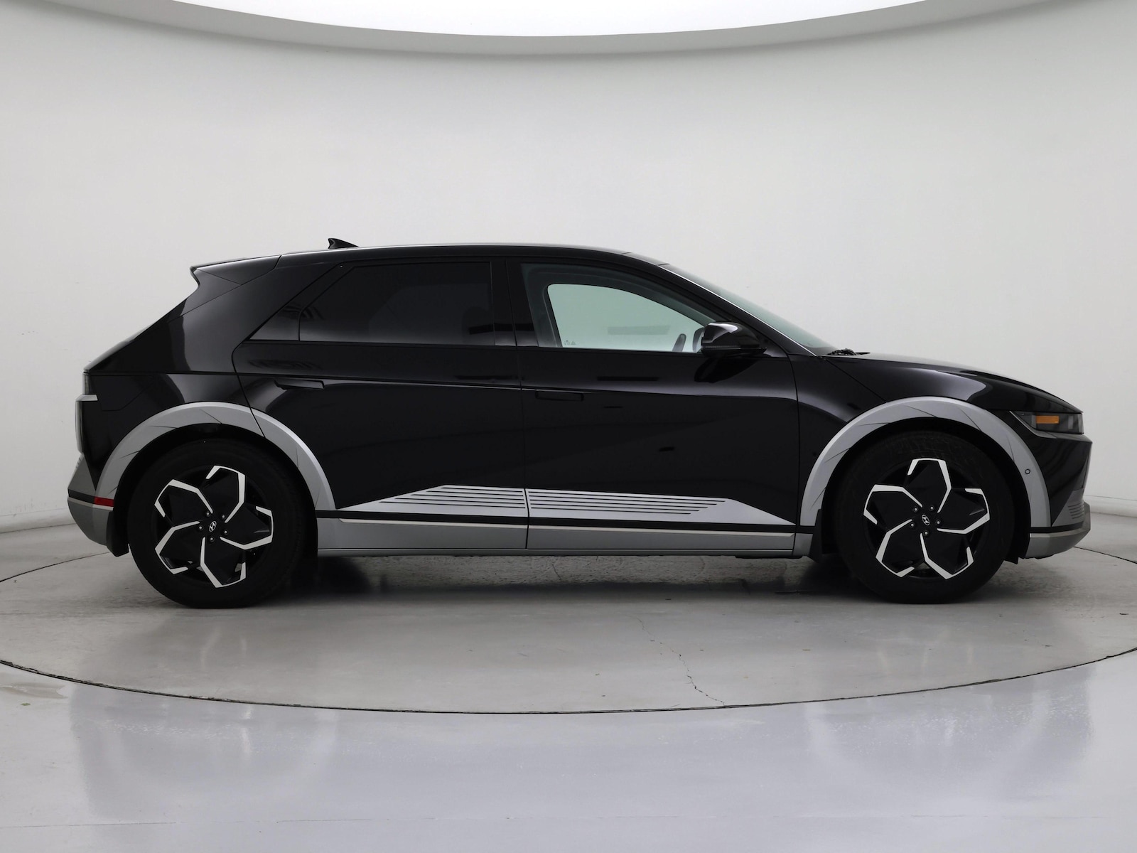 2024 Hyundai IONIQ 5 Limited - Photo 8