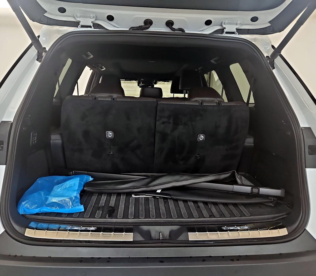 Trunk/Cargo (Seats Up)