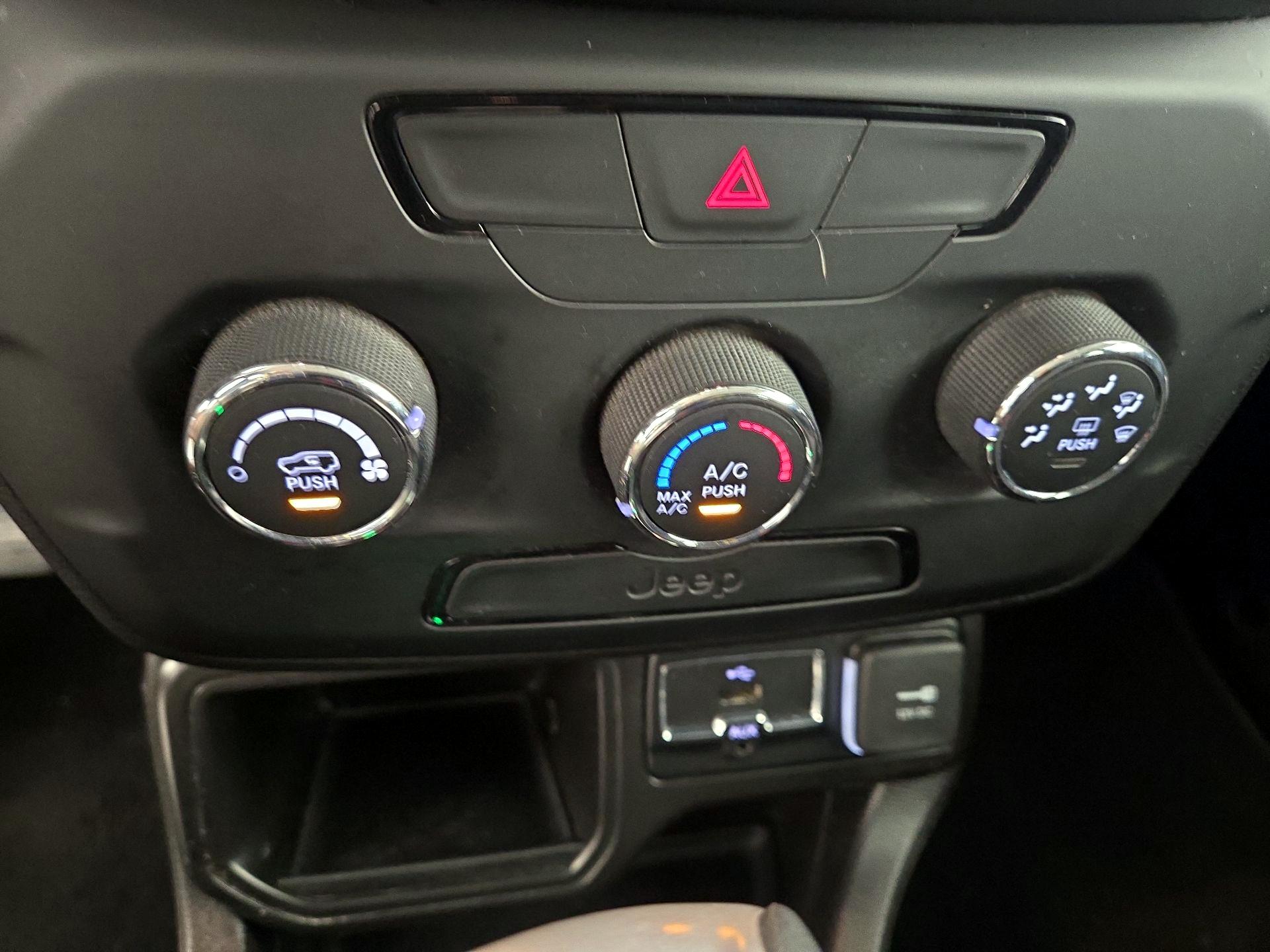 Thumbnail: 2020 Jeep Renegade - 16