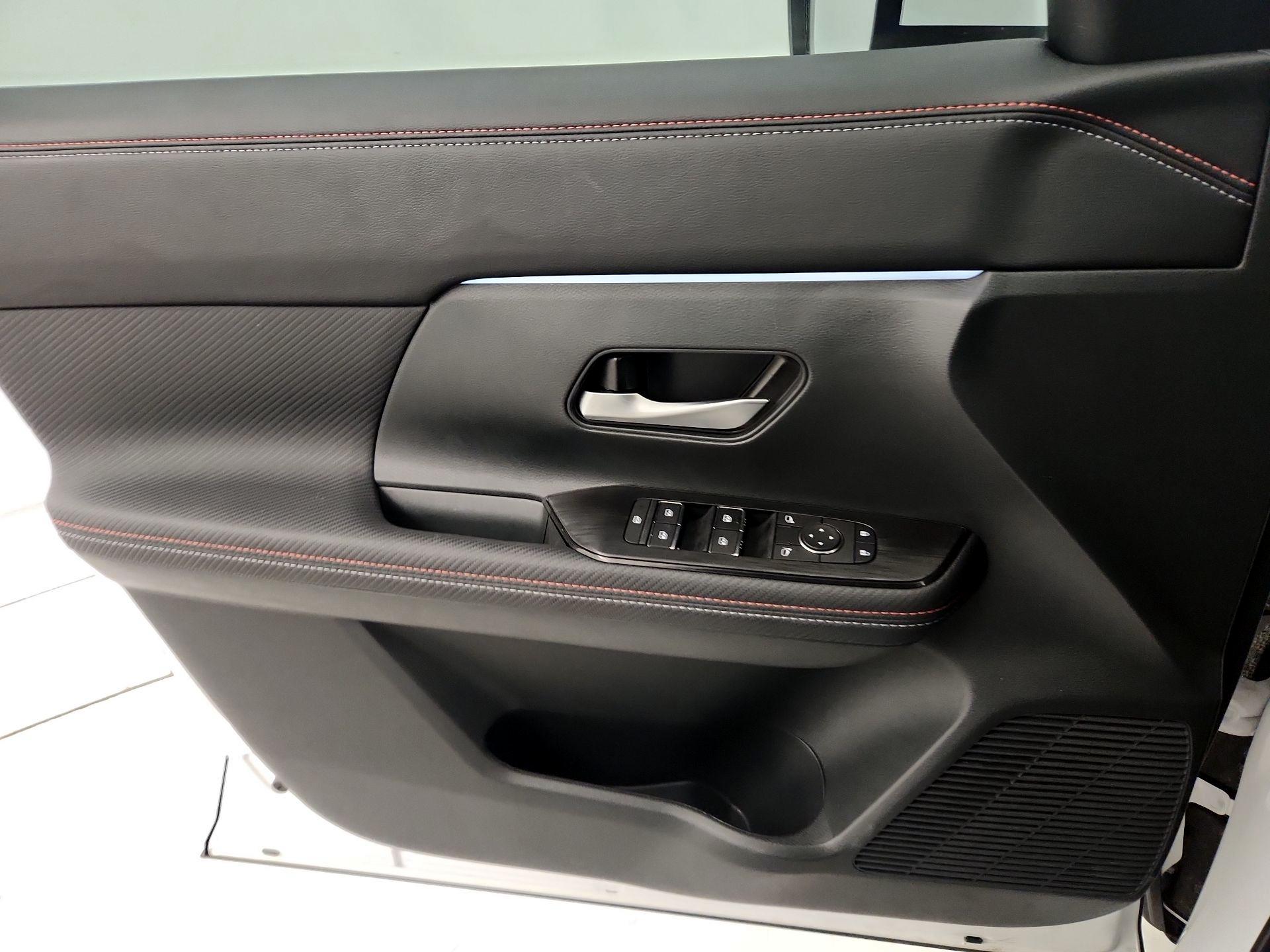 Thumbnail: 2025 Nissan Kicks - 12