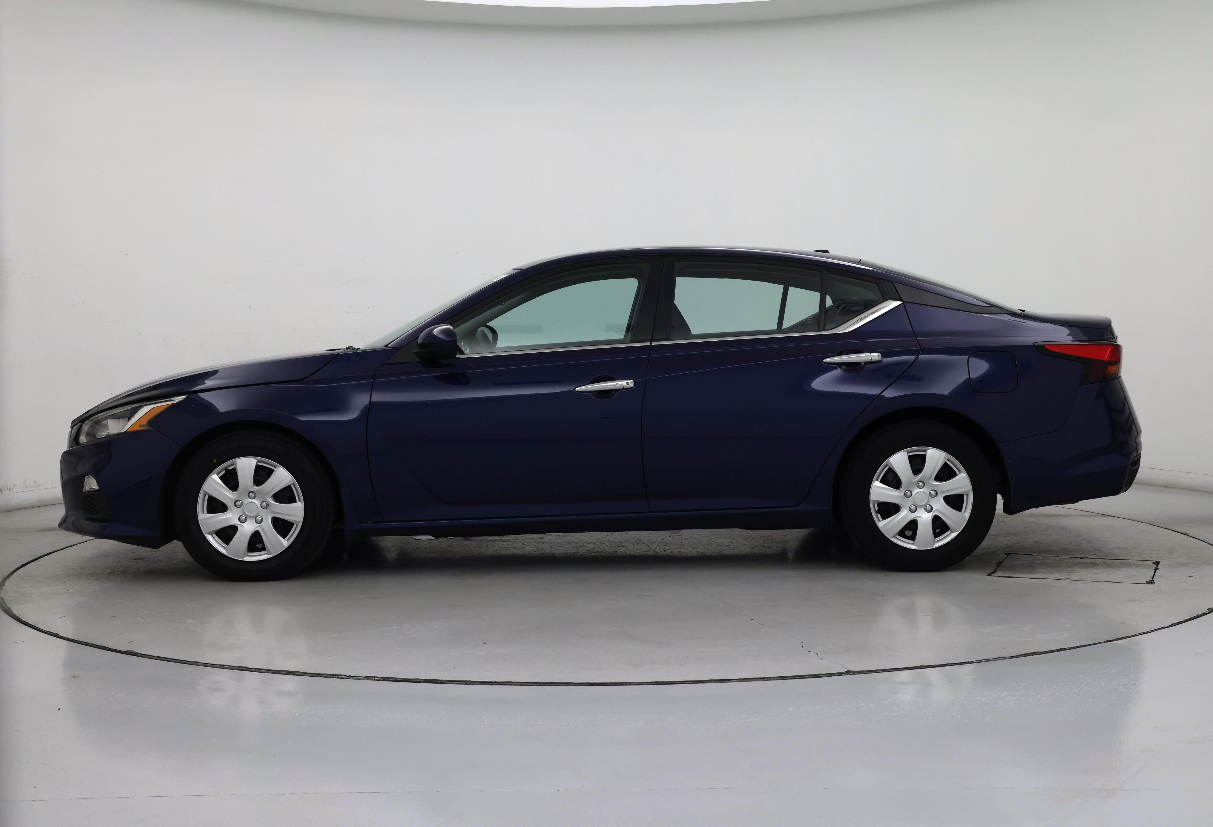Thumbnail: 2020 Nissan Altima - 3