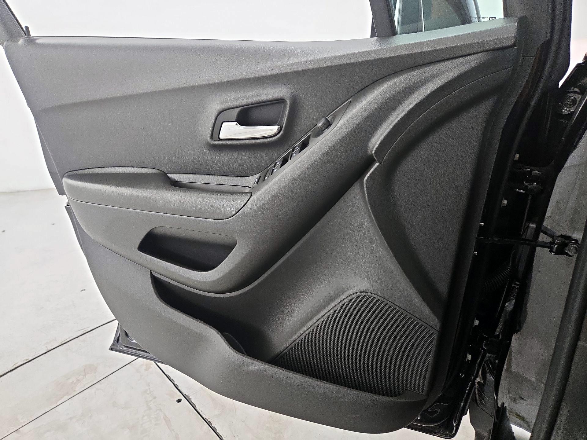 Thumbnail: 2022 Chevrolet Trax - 12
