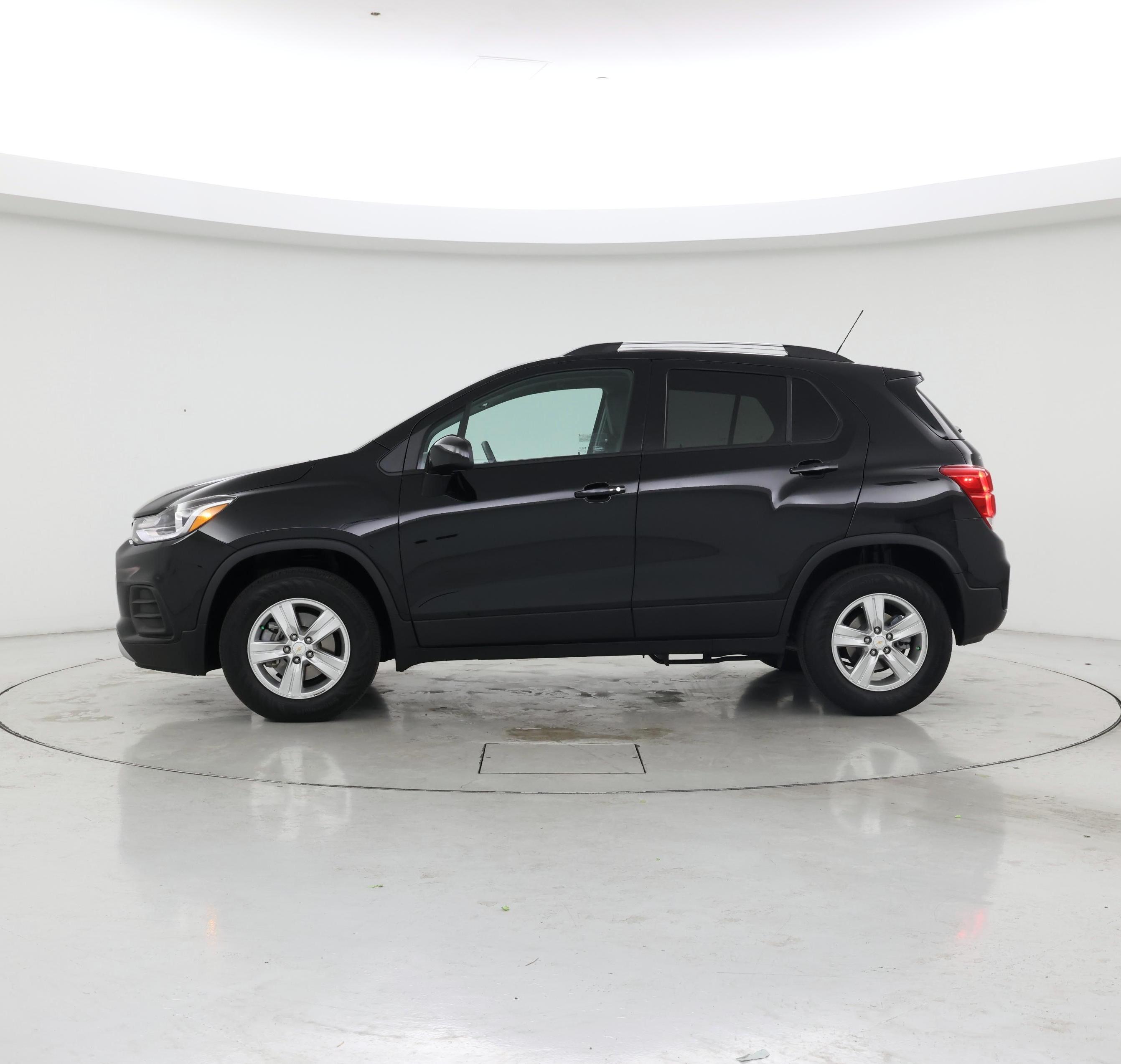 Thumbnail: 2022 Chevrolet Trax - 3