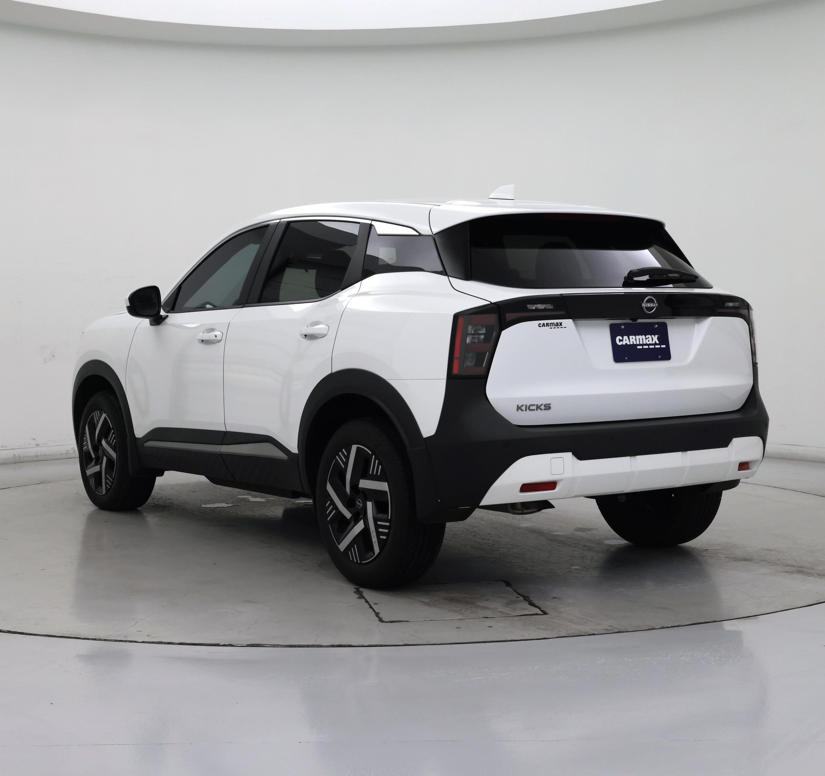 Thumbnail: 2025 Nissan Kicks - 2