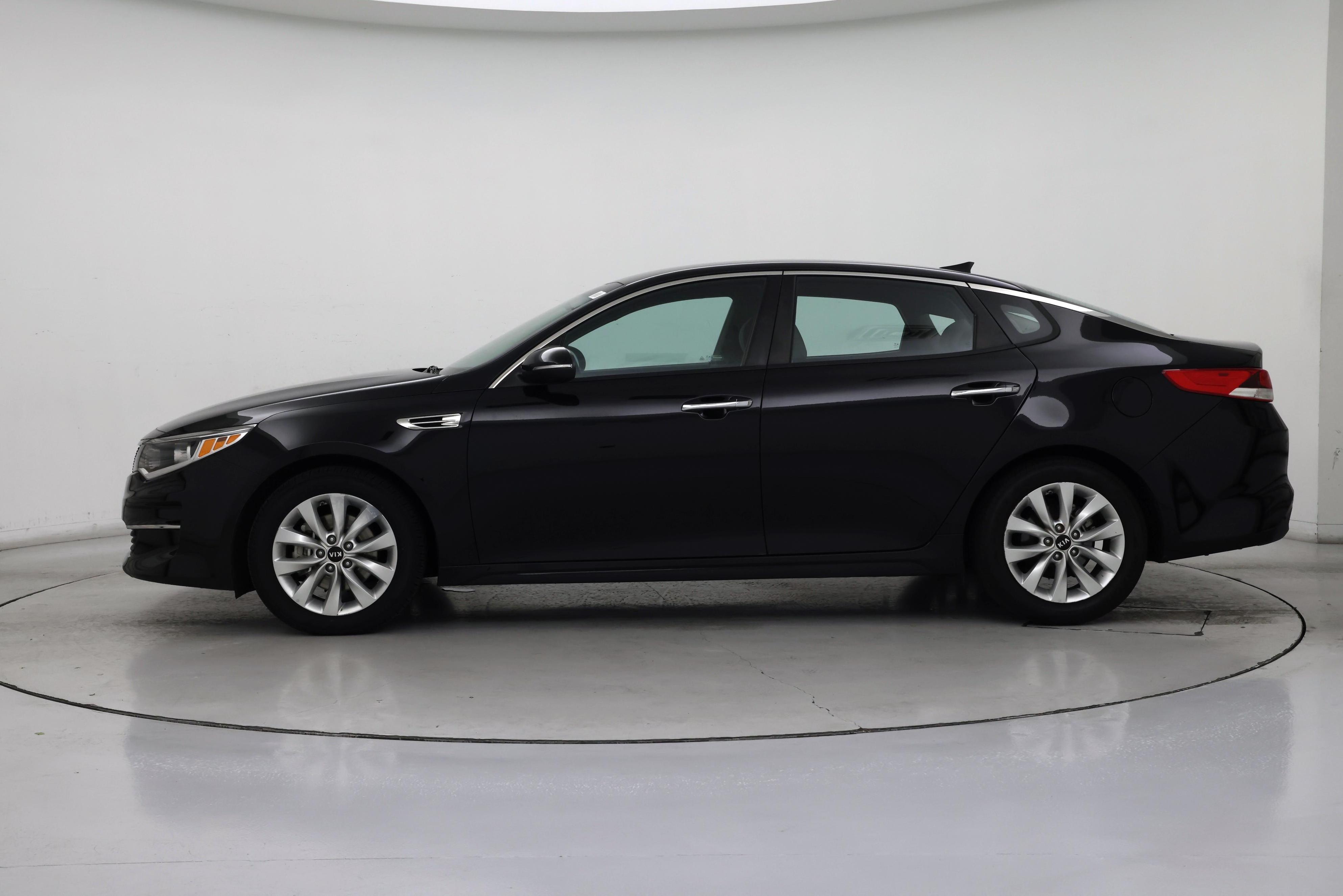 Thumbnail: 2017 Kia Optima - 3
