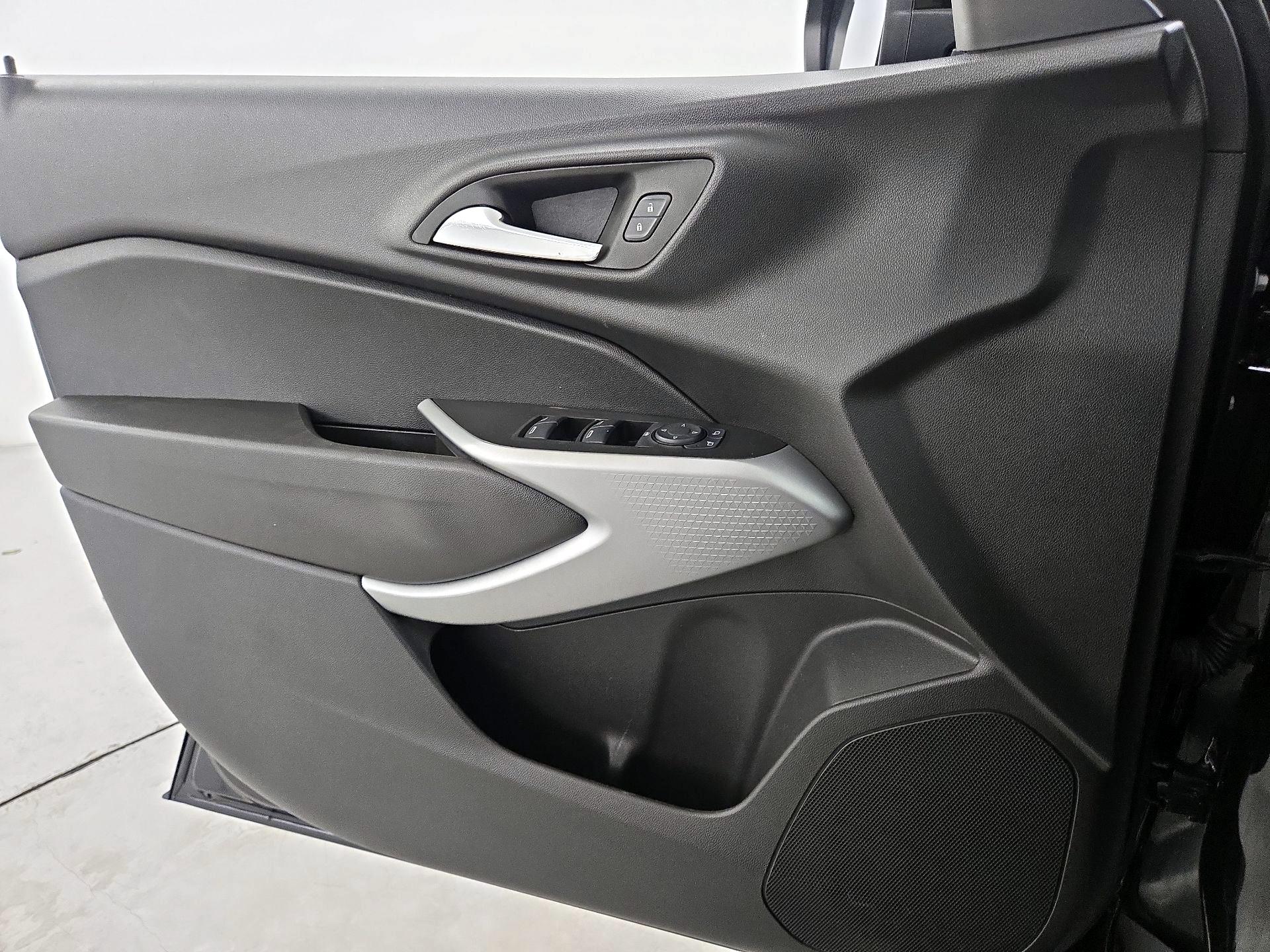 Thumbnail: 2025 Chevrolet Trax - 12