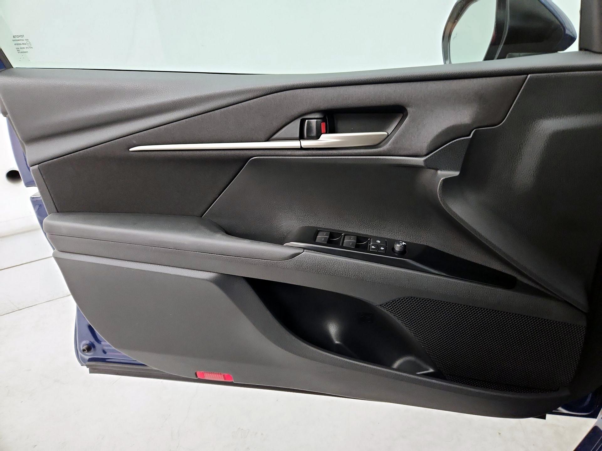 Thumbnail: 2025 Toyota Camry - 12