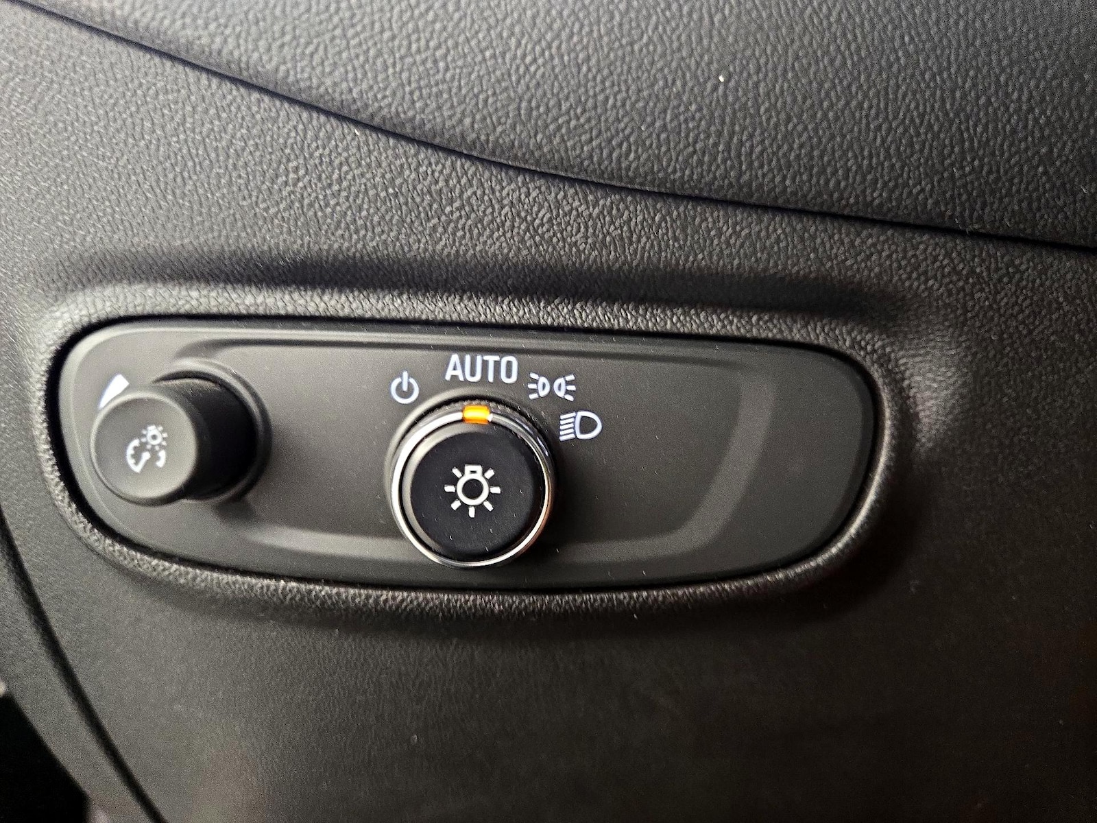 2022 Chevrolet Equinox LS - Photo 14