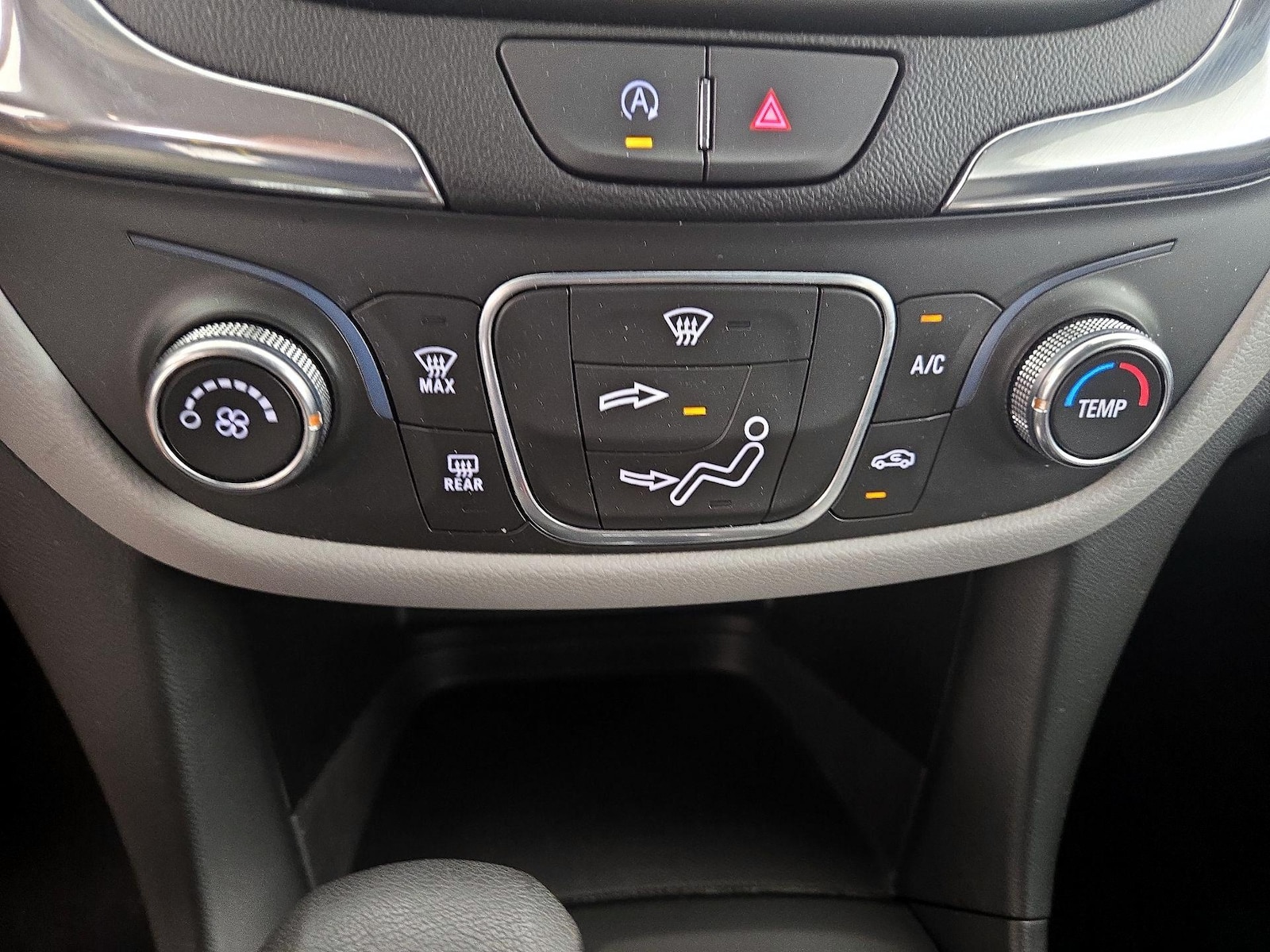 2022 Chevrolet Equinox LS - Photo 17