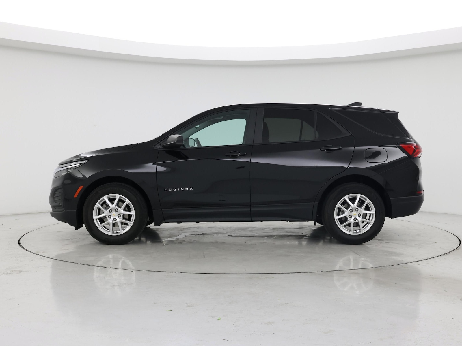 2022 Chevrolet Equinox LS - Photo 4