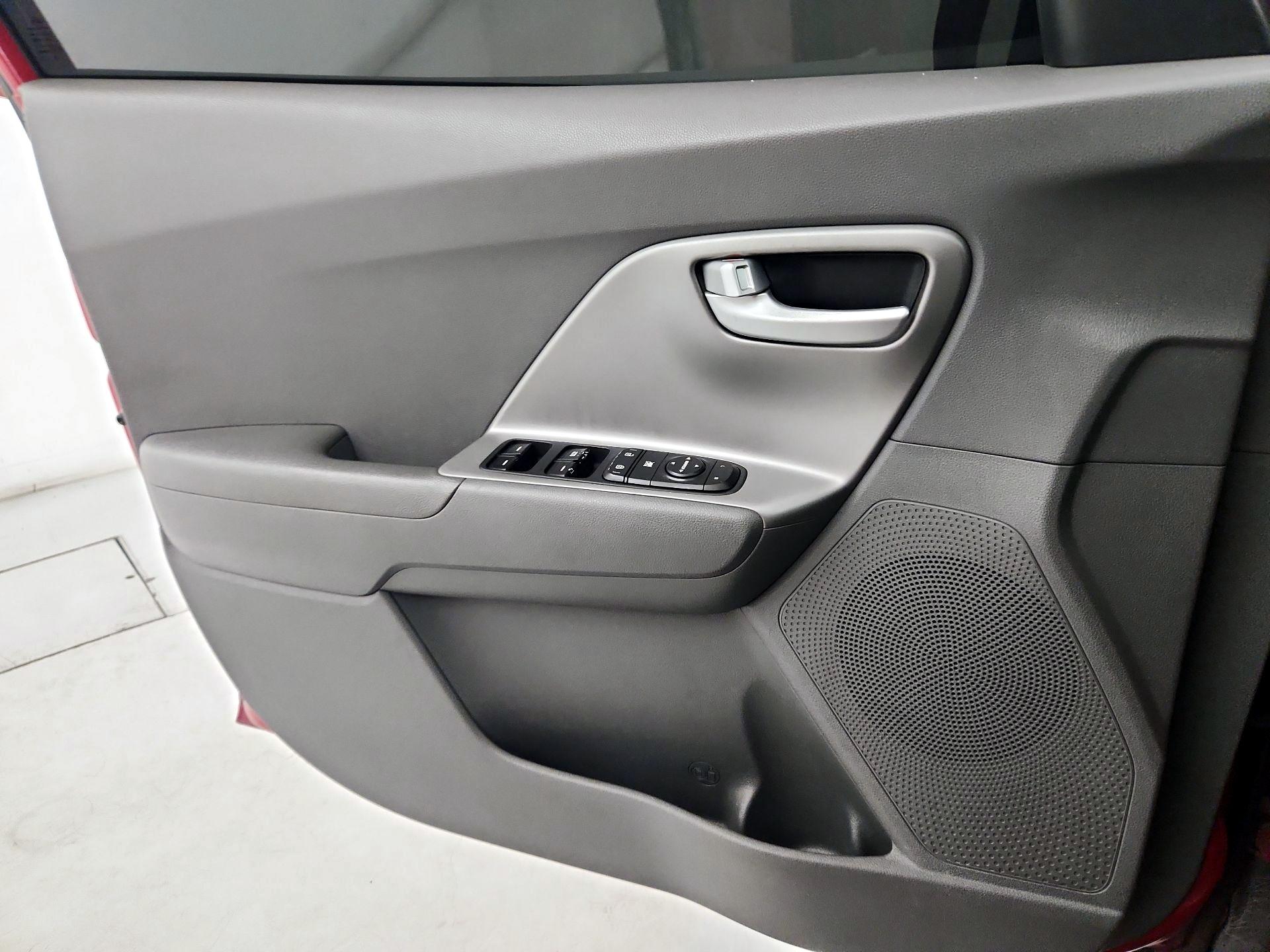 Thumbnail: 2018 Kia Niro - 12
