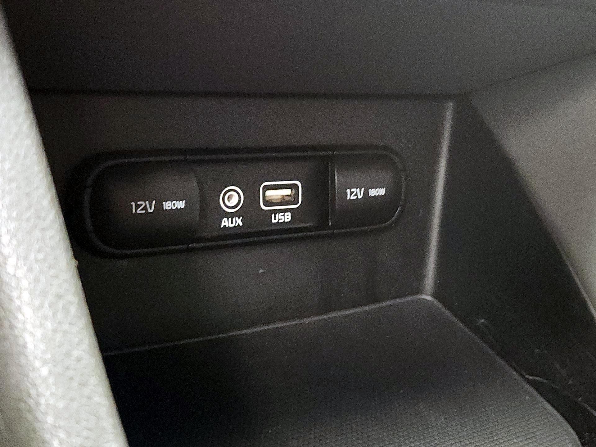 Thumbnail: 2018 Kia Niro - 18