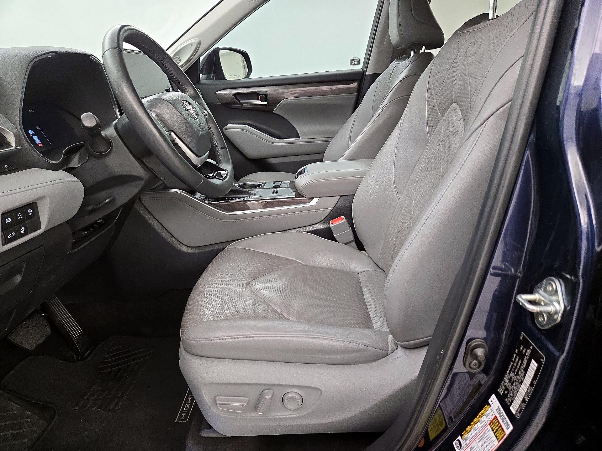 Thumbnail: 2023 Toyota Highlander - 11