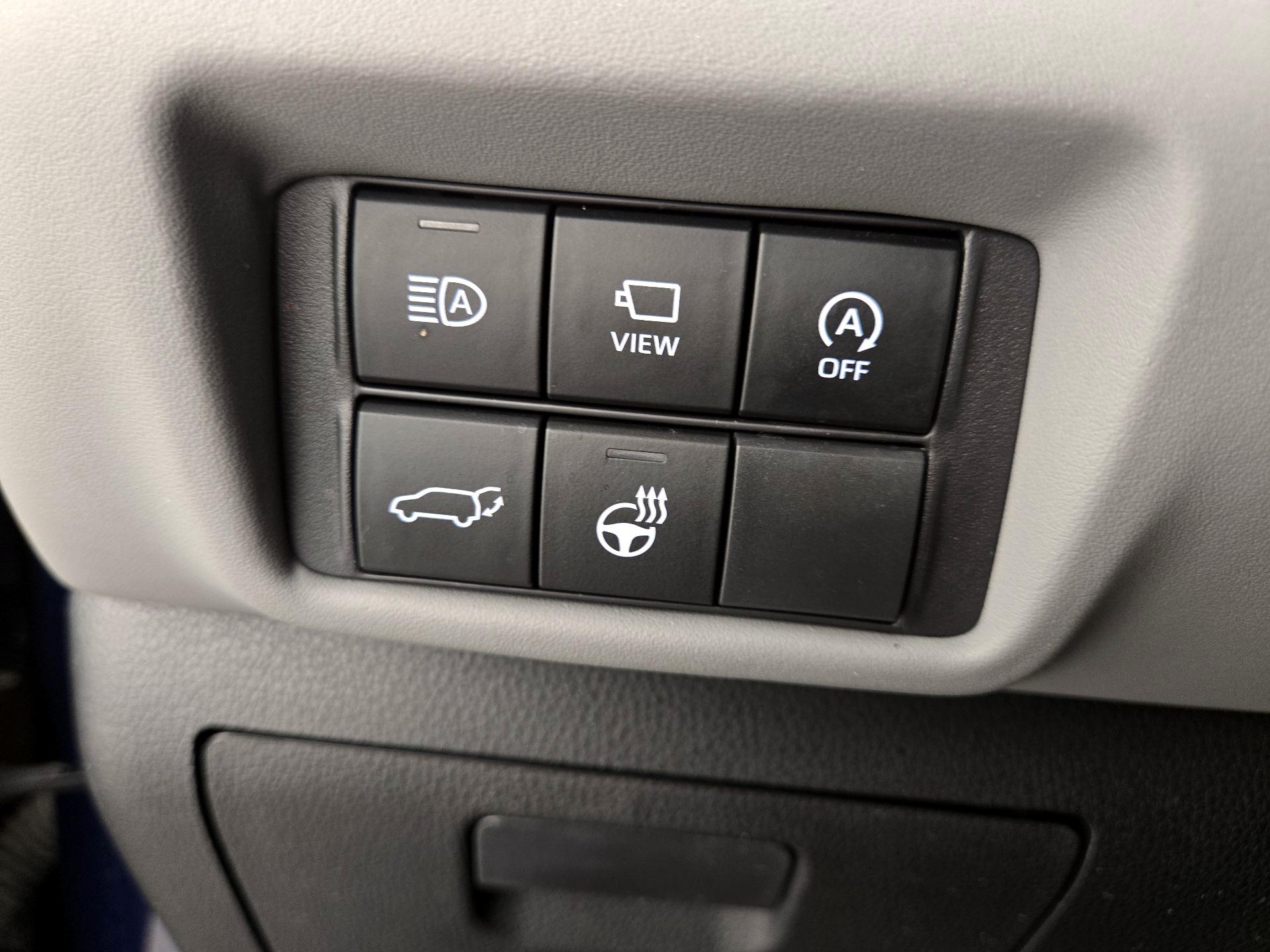 Thumbnail: 2023 Toyota Highlander - 13
