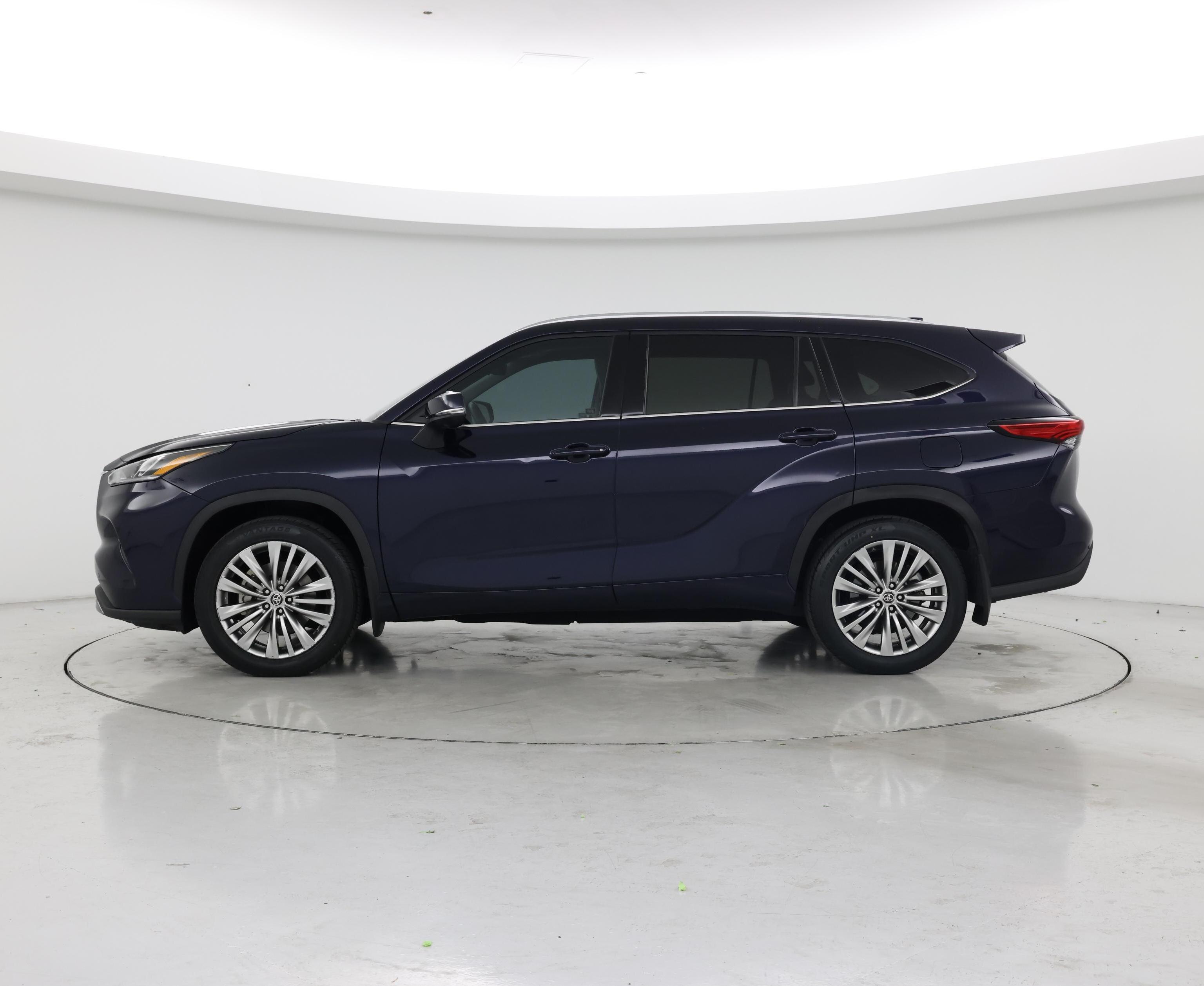 Thumbnail: 2023 Toyota Highlander - 3