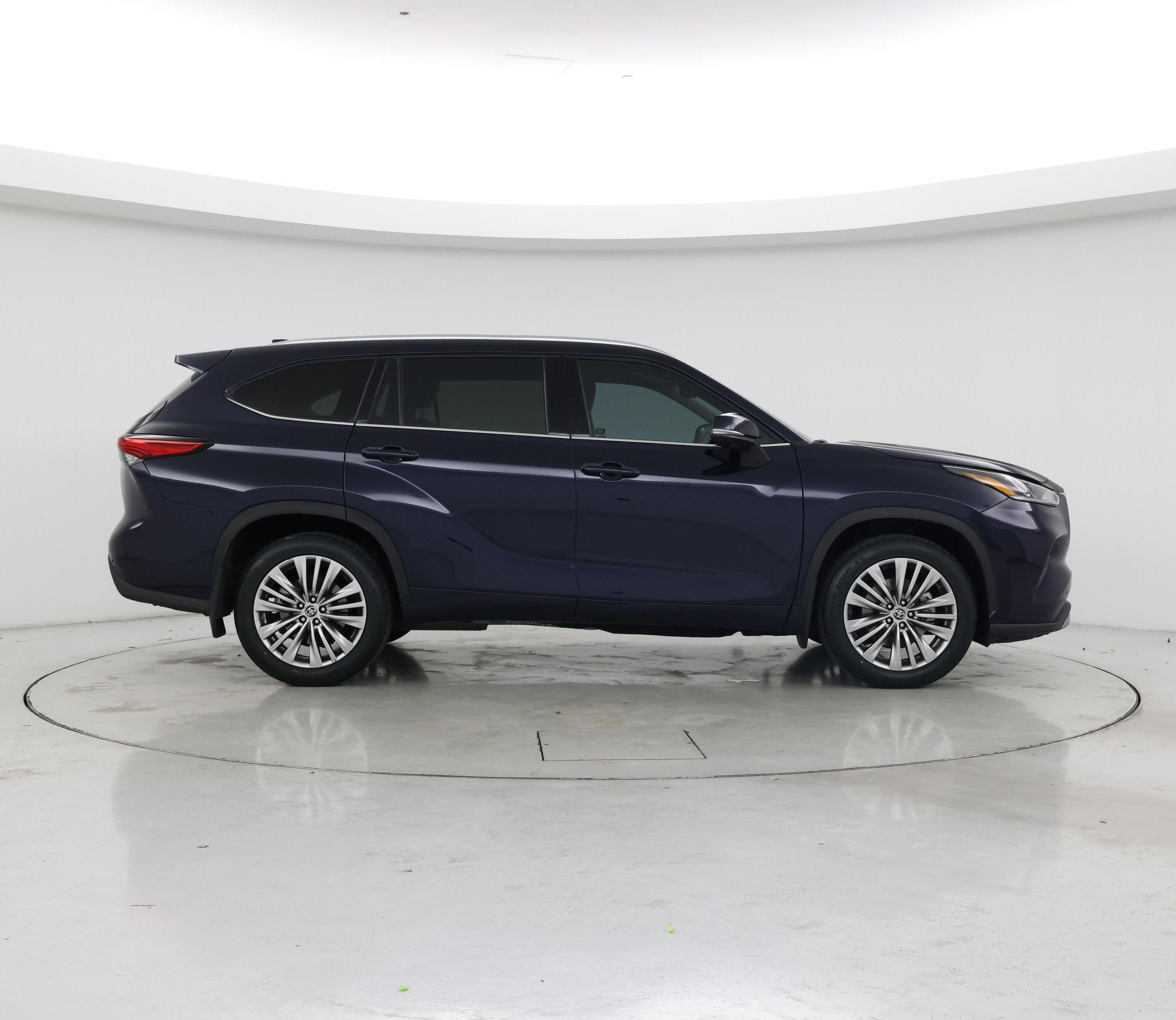 Thumbnail: 2023 Toyota Highlander - 7