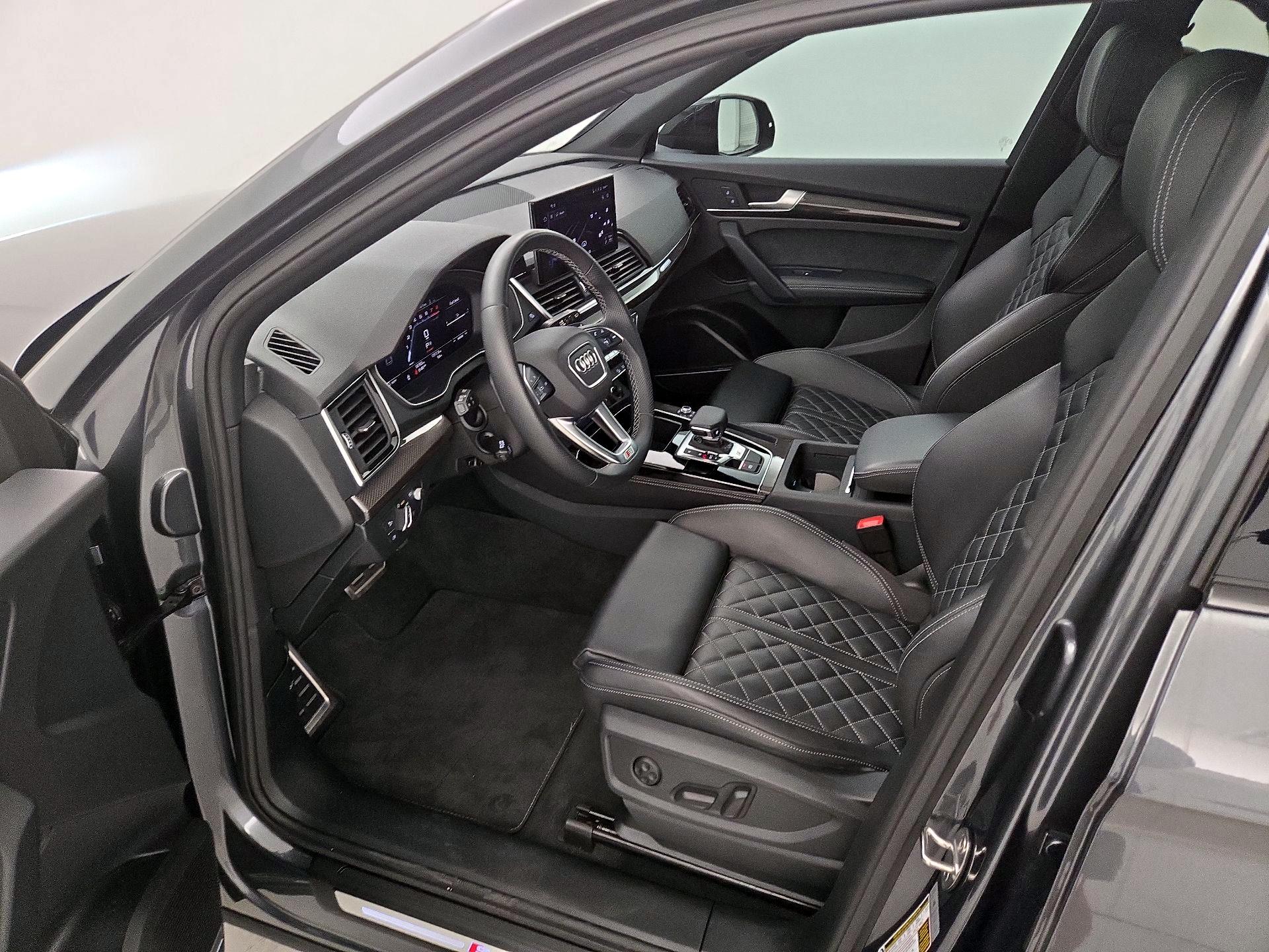 Thumbnail: 2024 Audi SQ5 - 11