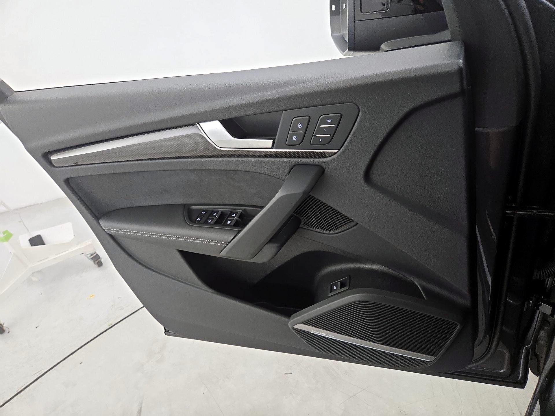 Thumbnail: 2024 Audi SQ5 - 12