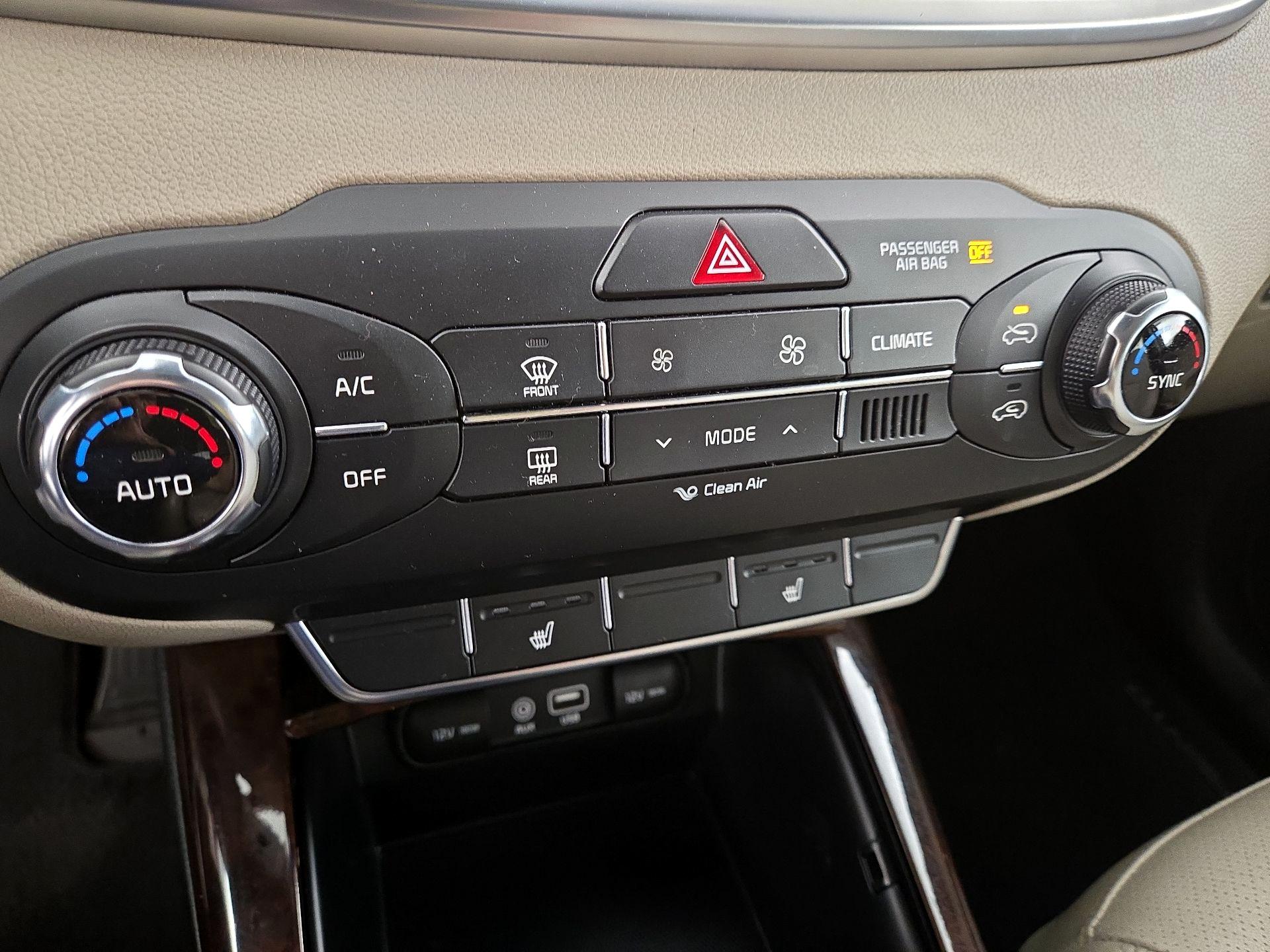Thumbnail: 2018 Kia Sorento - 16