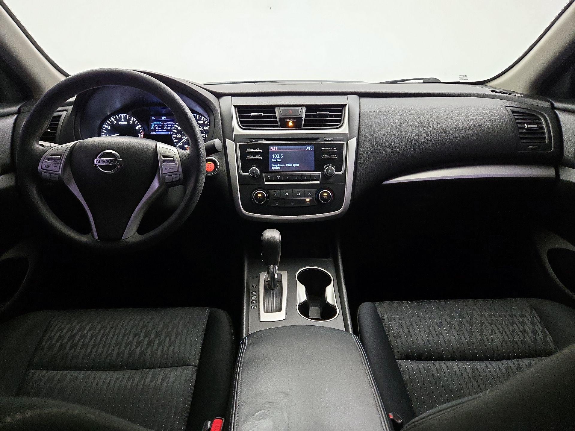 Thumbnail: 2016 Nissan Altima - 9