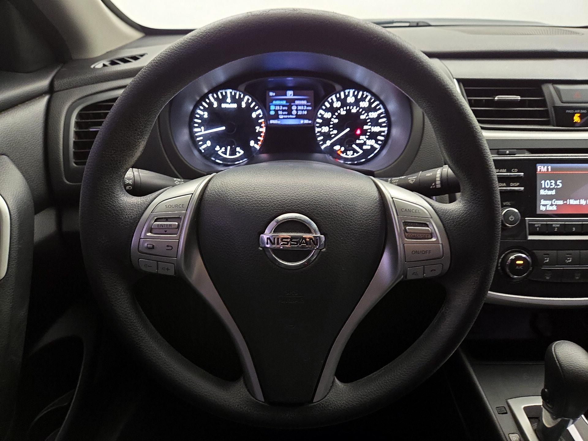 Thumbnail: 2016 Nissan Altima - 10