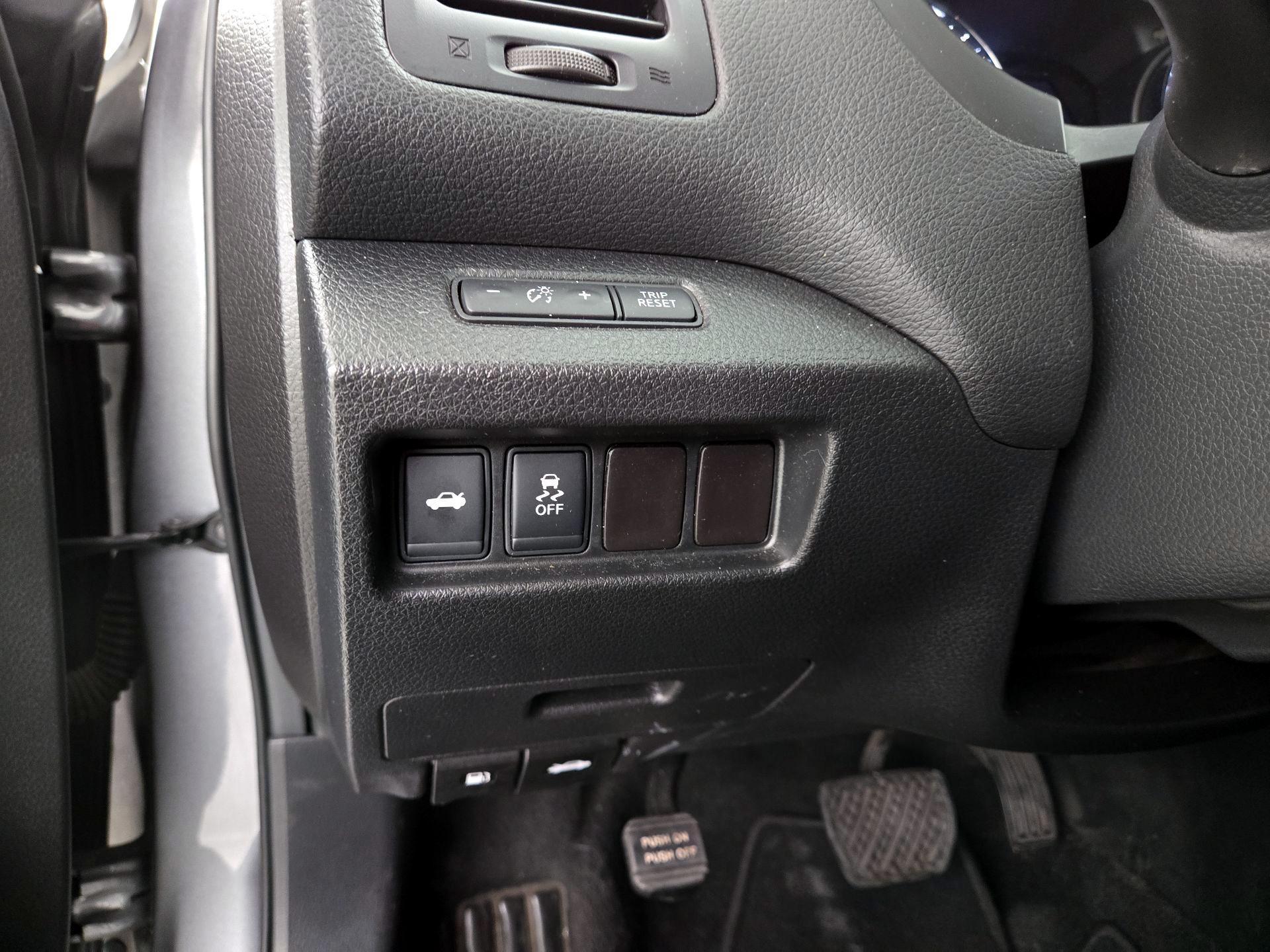 Thumbnail: 2016 Nissan Altima - 13