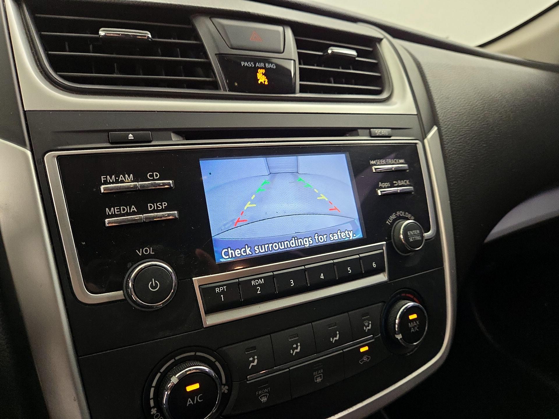 Thumbnail: 2016 Nissan Altima - 14