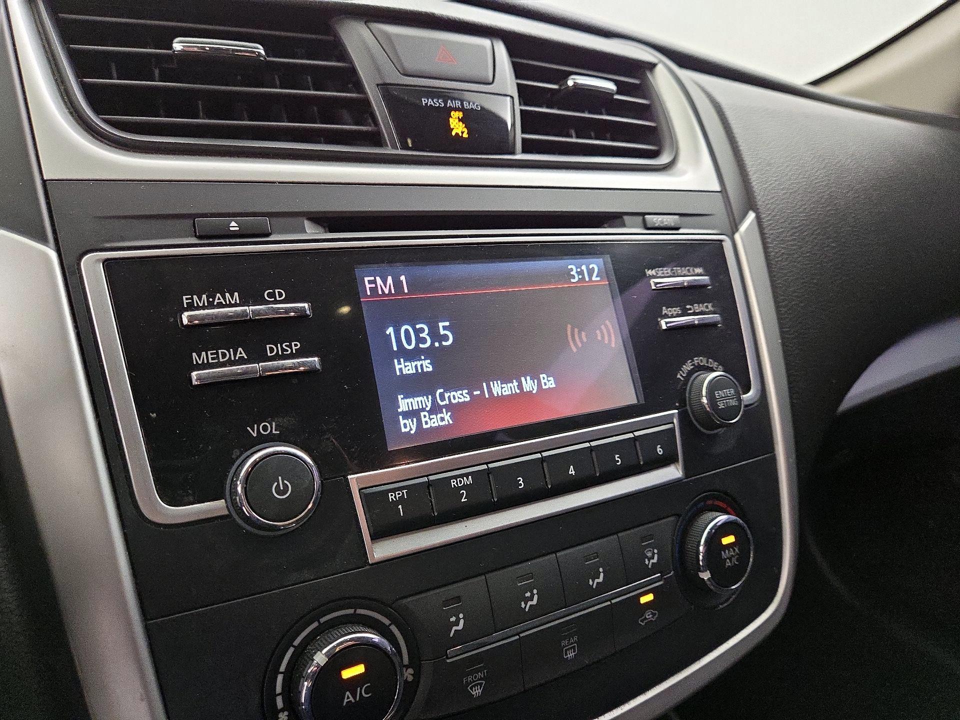 Thumbnail: 2016 Nissan Altima - 15