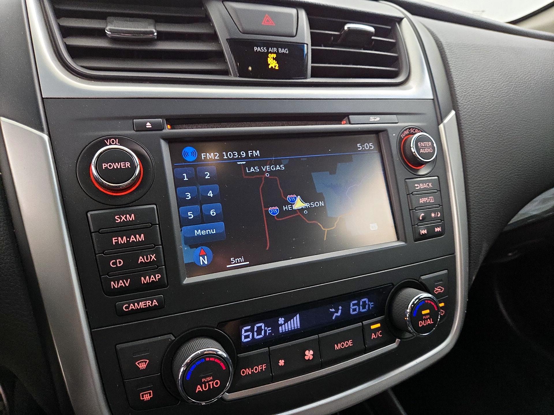 Thumbnail: 2016 Nissan Altima - 14