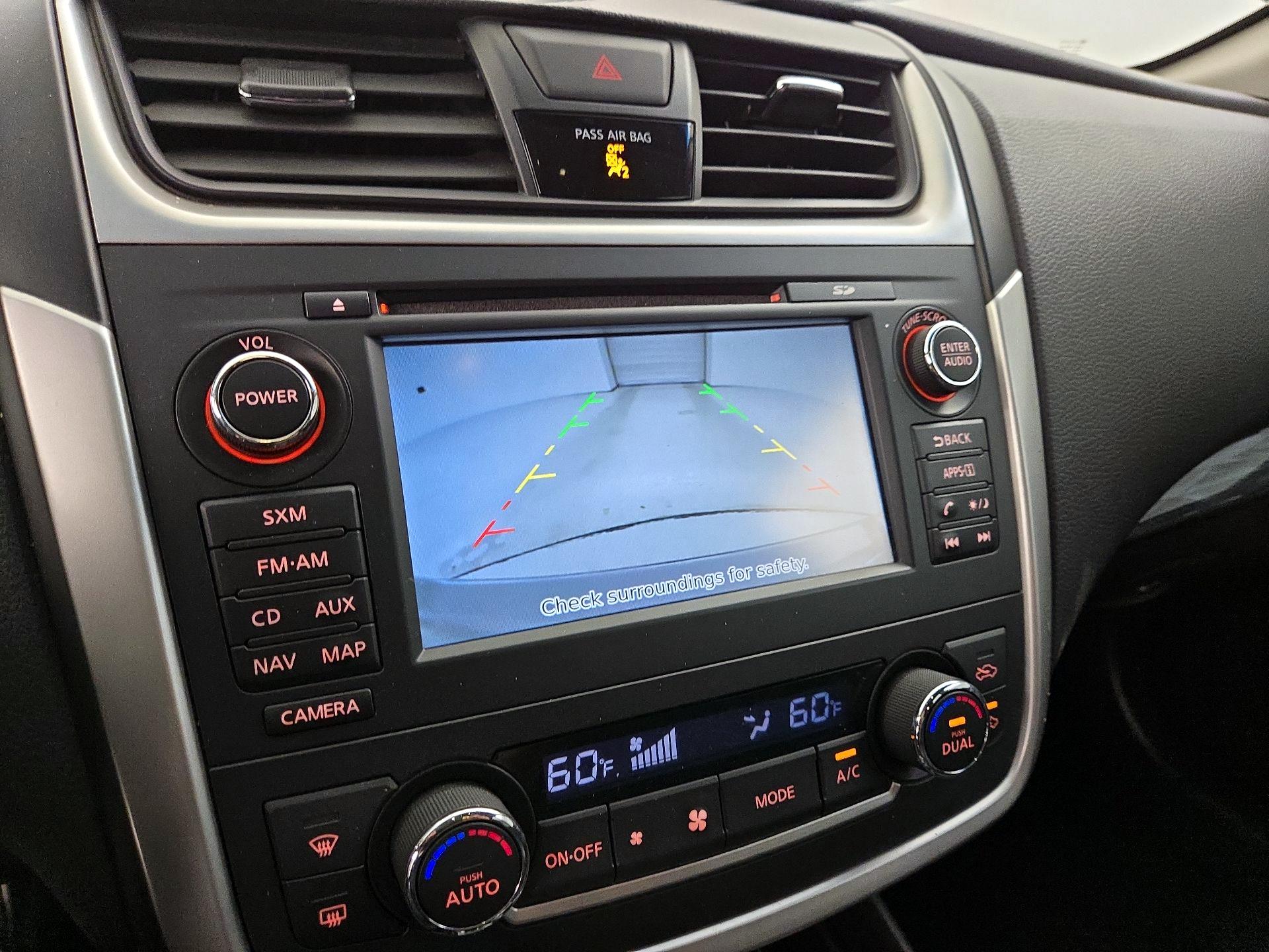 Thumbnail: 2016 Nissan Altima - 15