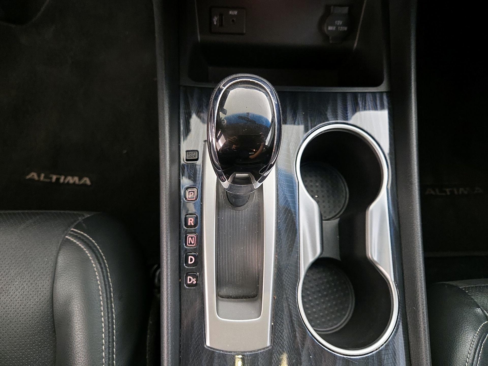 Thumbnail: 2016 Nissan Altima - 18
