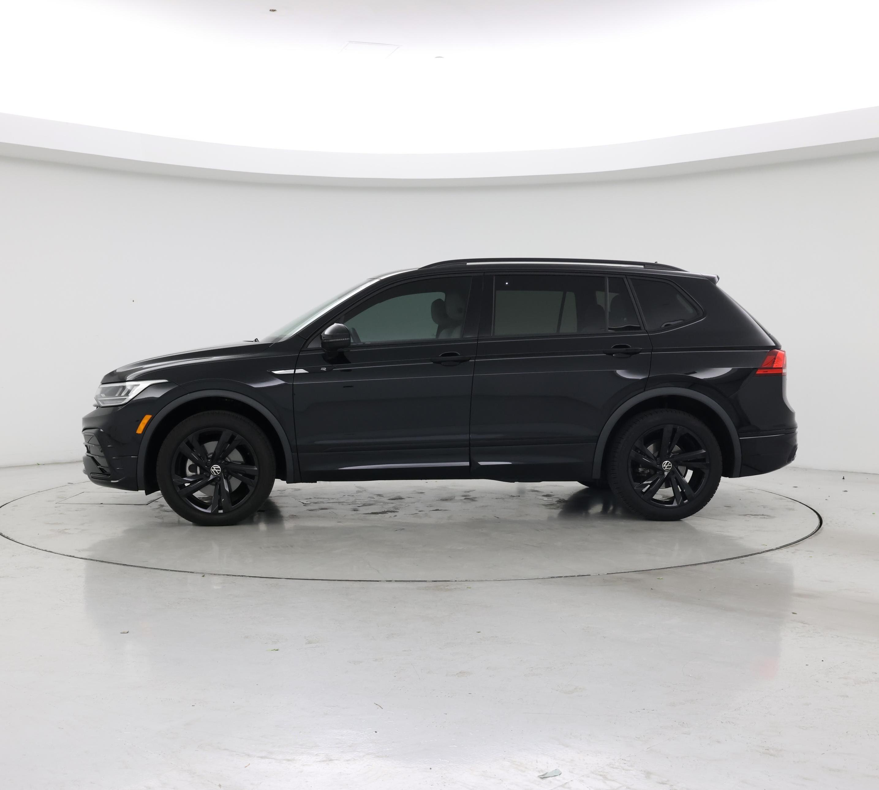 Thumbnail: 2024 Volkswagen Tiguan - 3