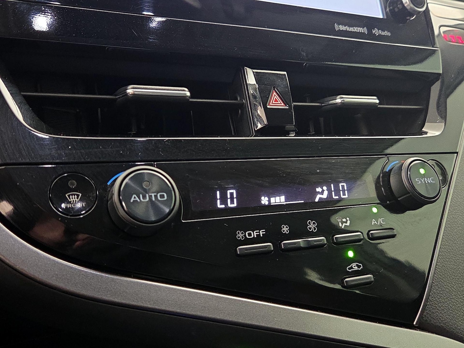2022 Toyota Camry XSE - Photo 8