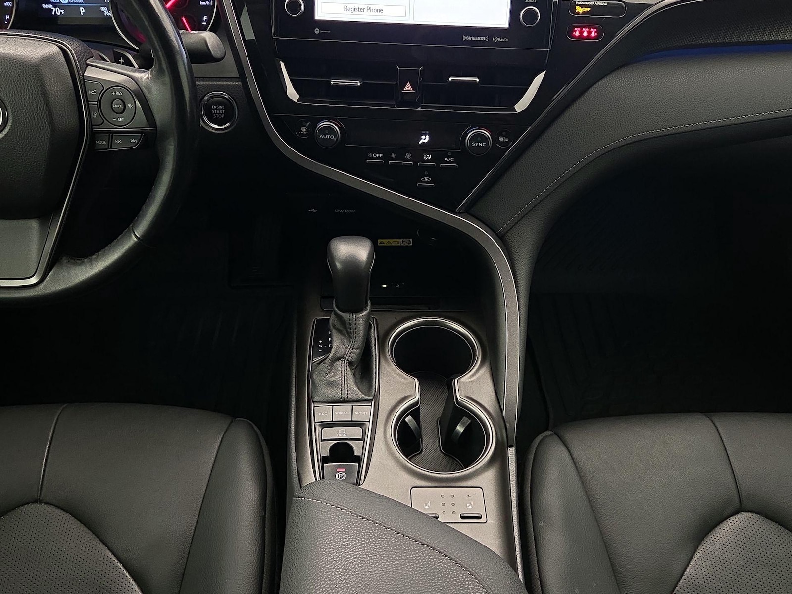 2022 Toyota Camry XSE - Photo 9