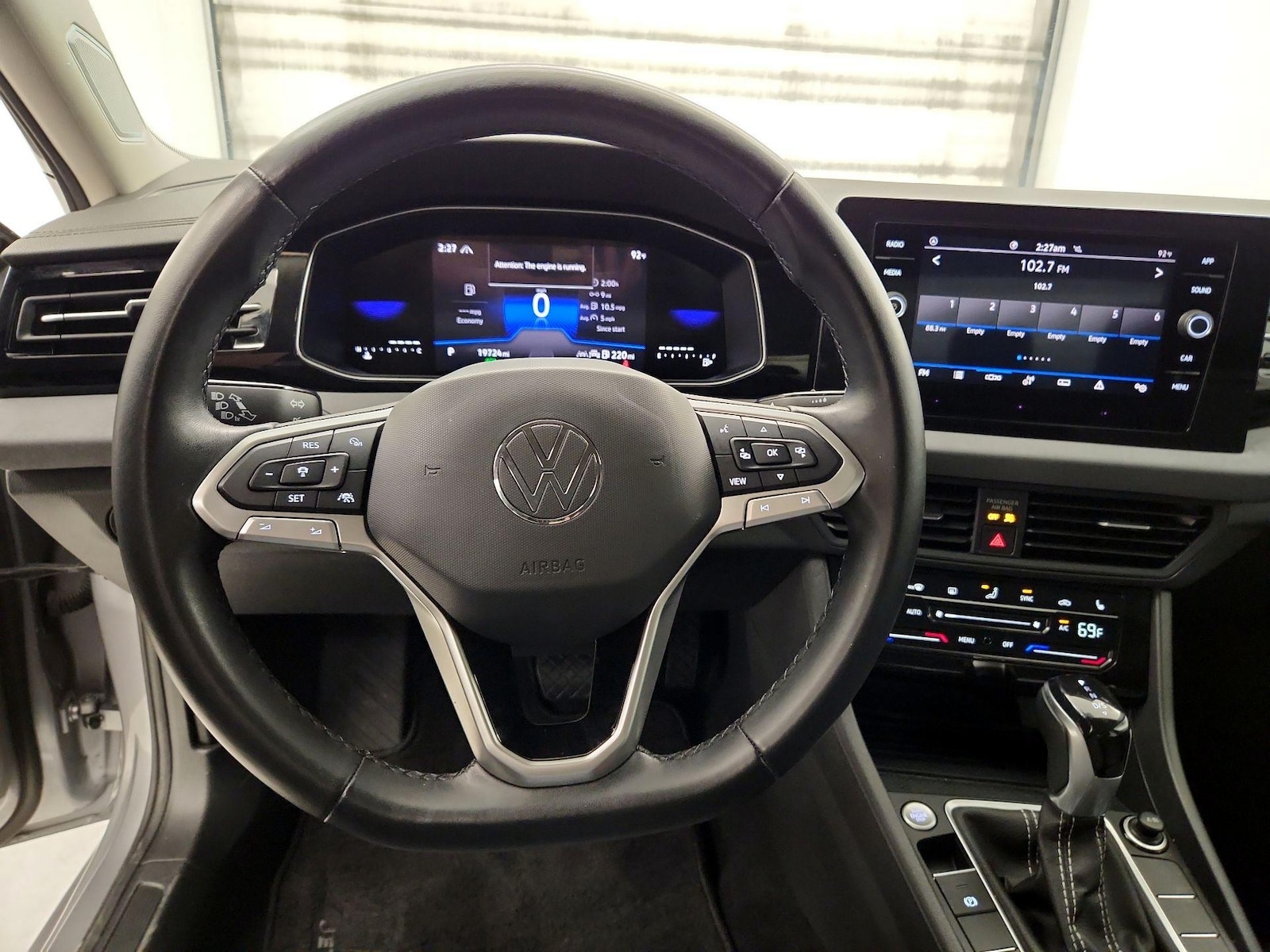 2025 Volkswagen Jetta SE - Photo 11