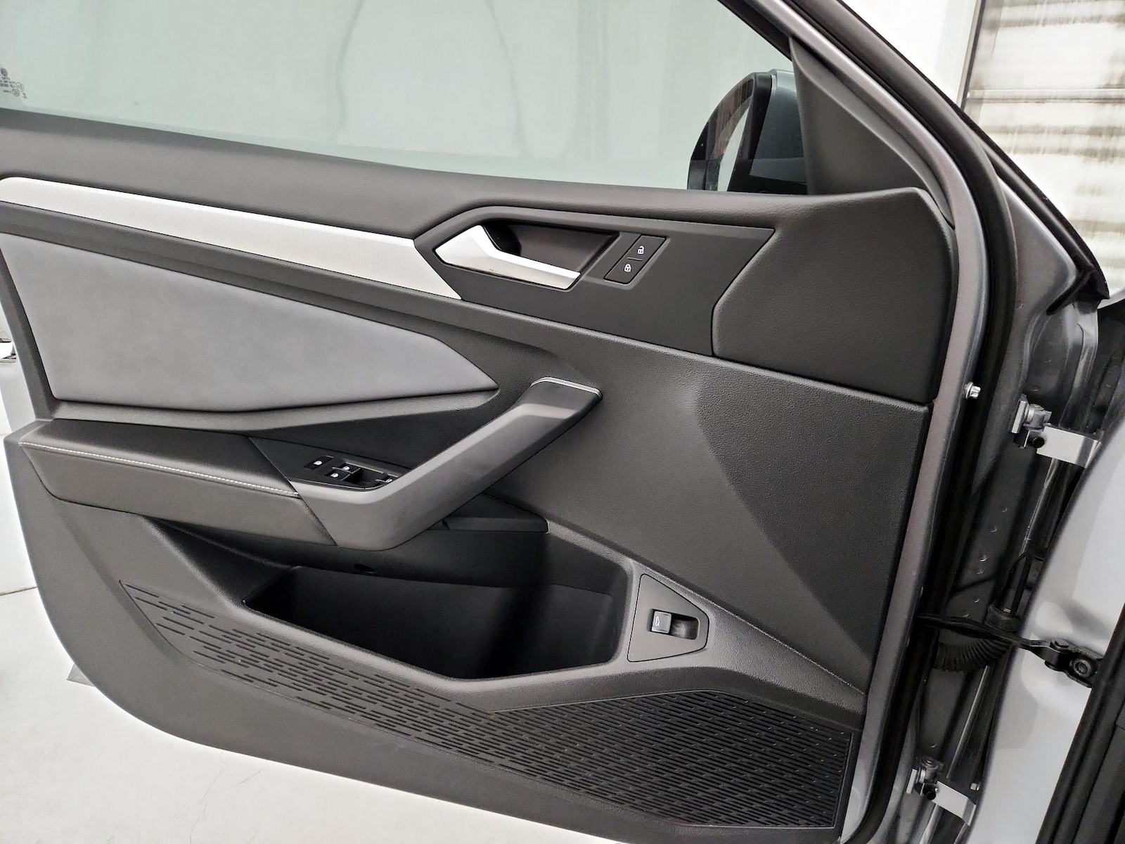 2025 Volkswagen Jetta SE - Photo 13