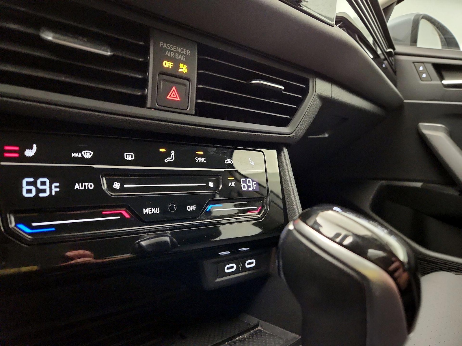 2025 Volkswagen Jetta SE - Photo 17