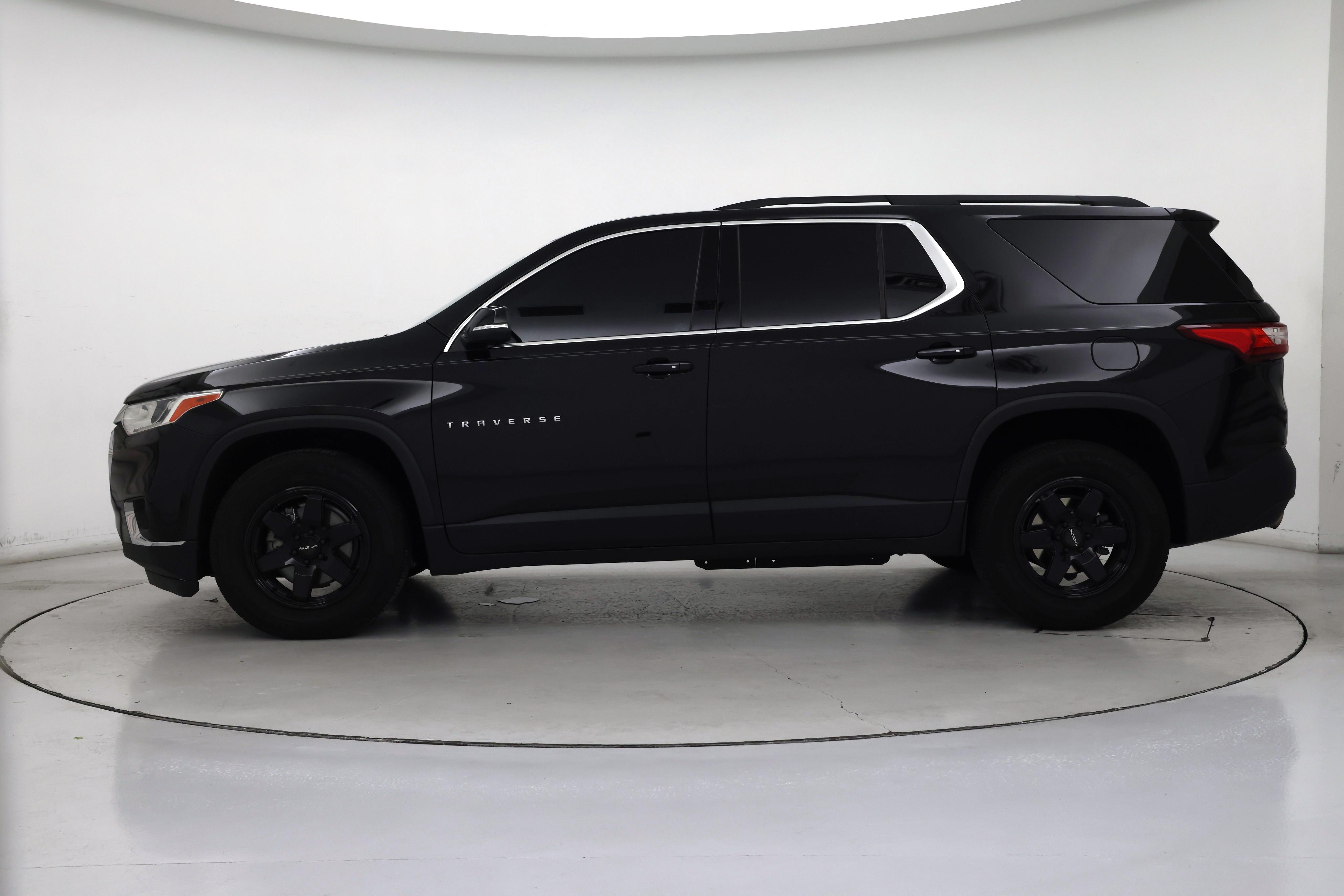 Thumbnail: 2021 Chevrolet Traverse - 3
