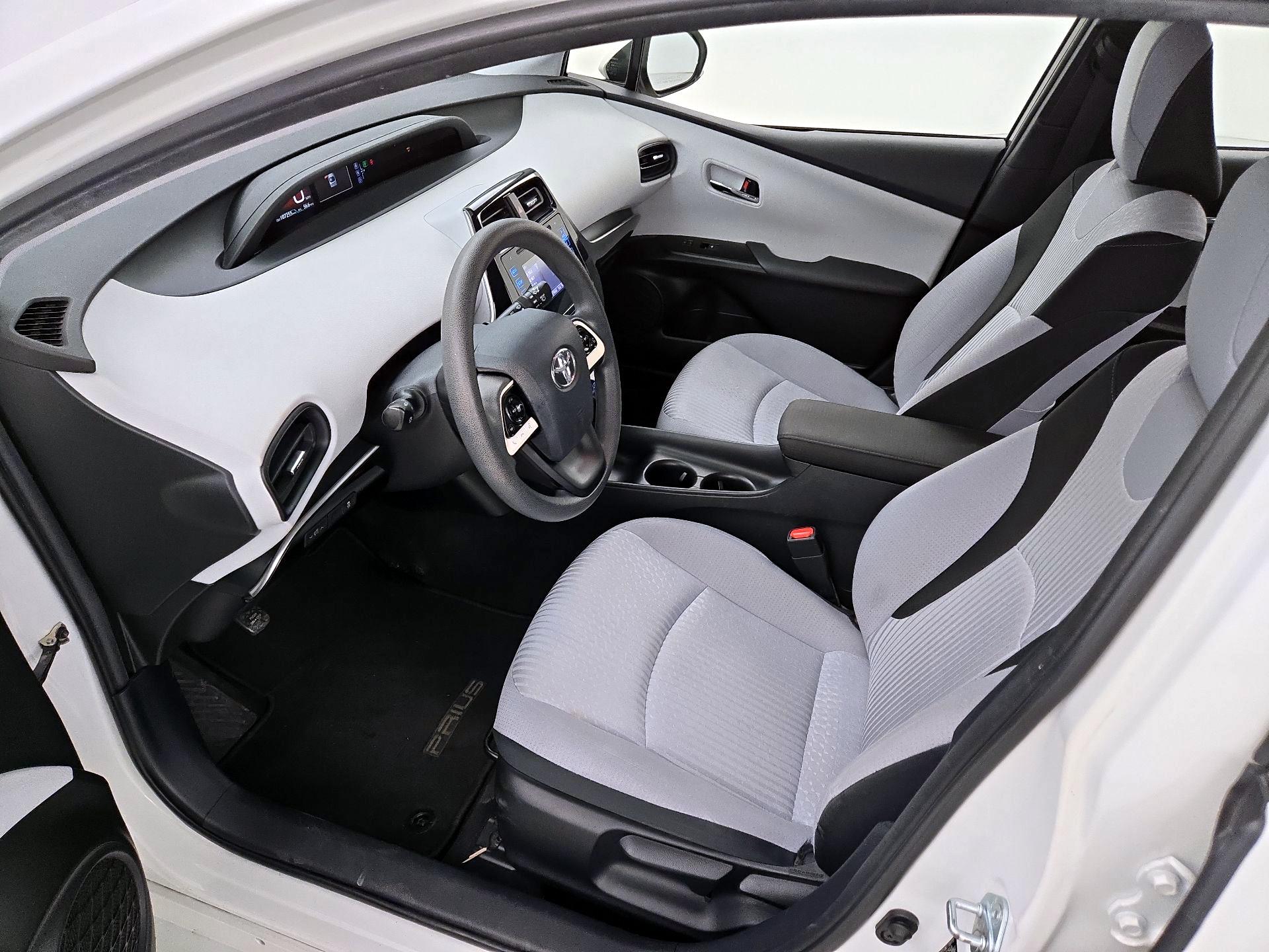 Thumbnail: 2016 Toyota Prius - 11